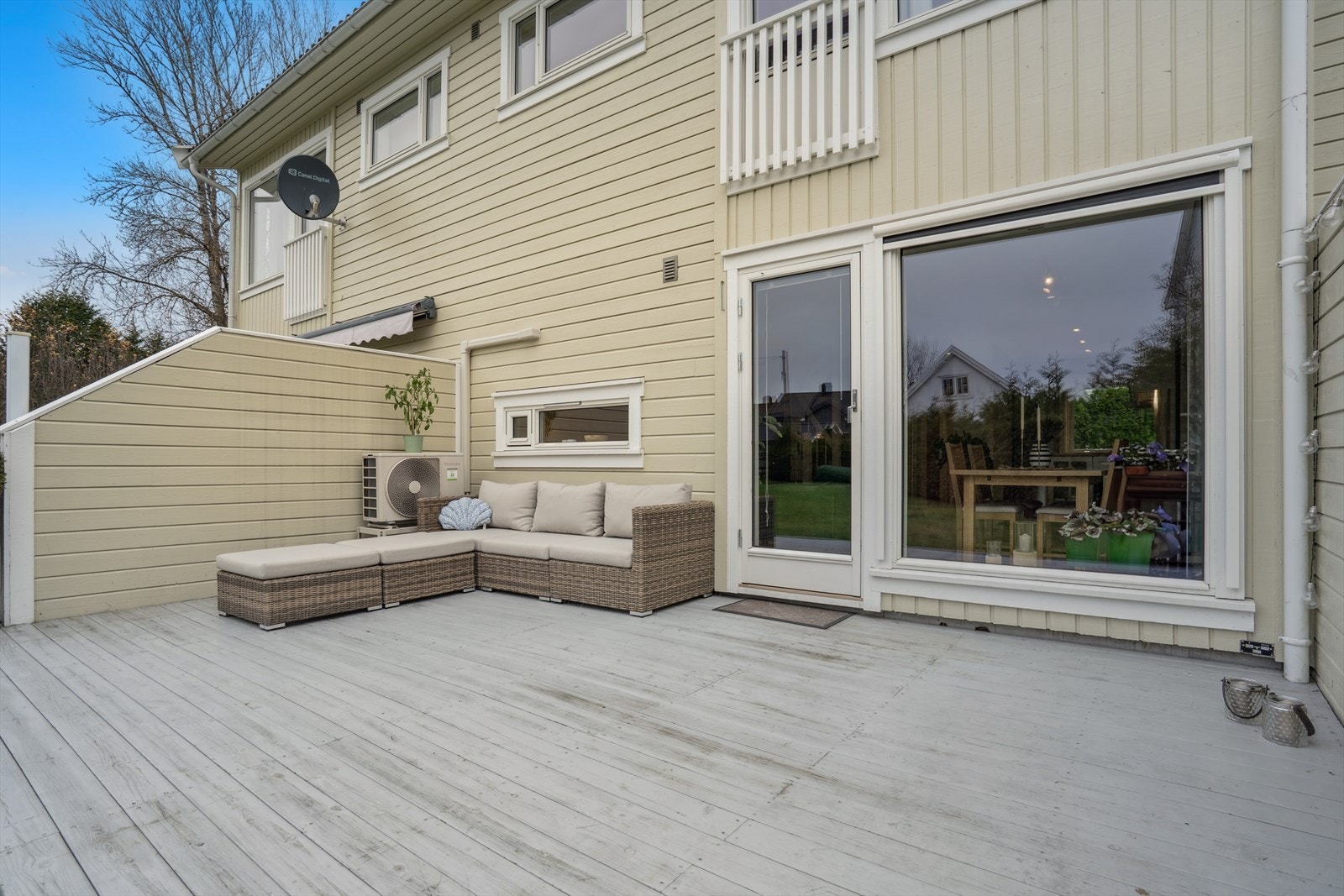 Her er det god plass for både sittegrupper og grill, som innbyr sosiale sammenkomster med familie eller venner Galleribilde