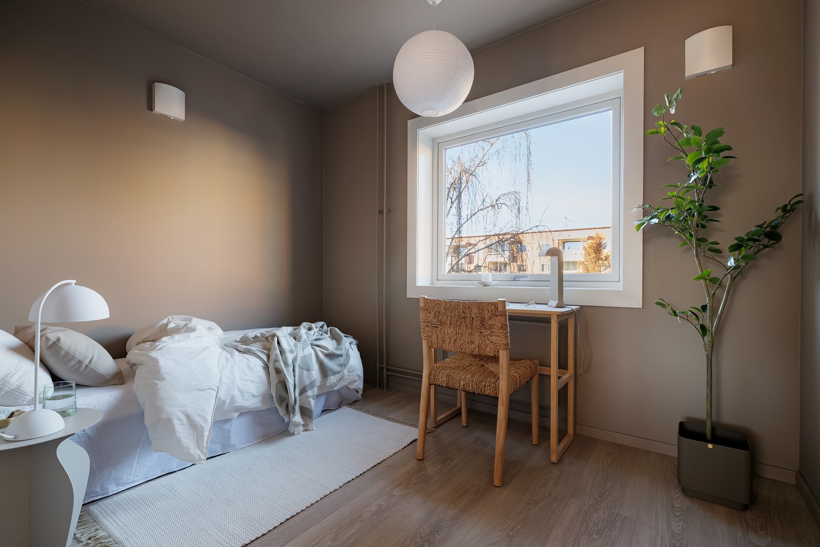 Det andre soverommet fungerer like godt som barnerom, kontor, gjesterom eller en kombinasjon av flere behov. Galleribilde