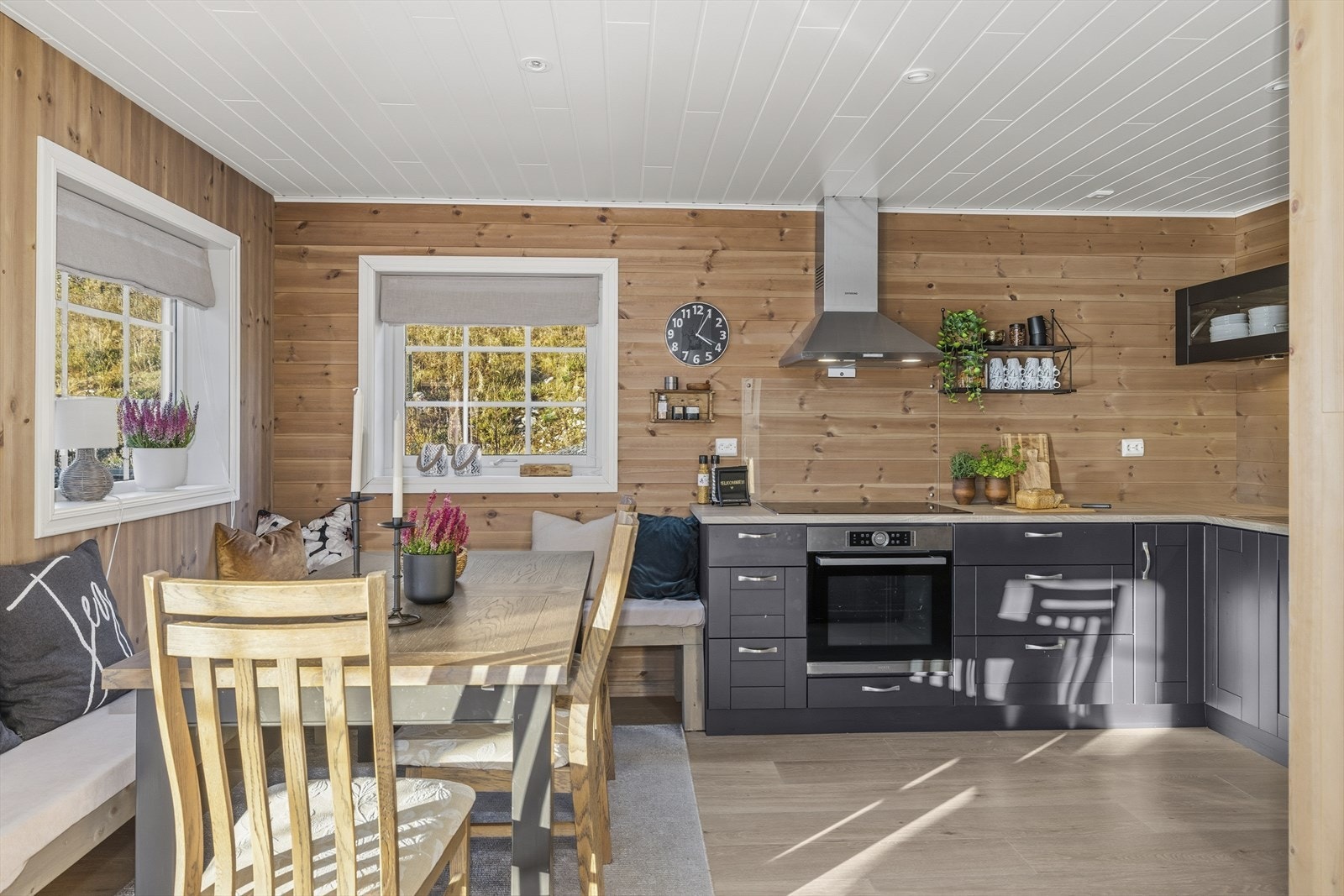 Sittegruppe ved kjøkkenet Galleribilde