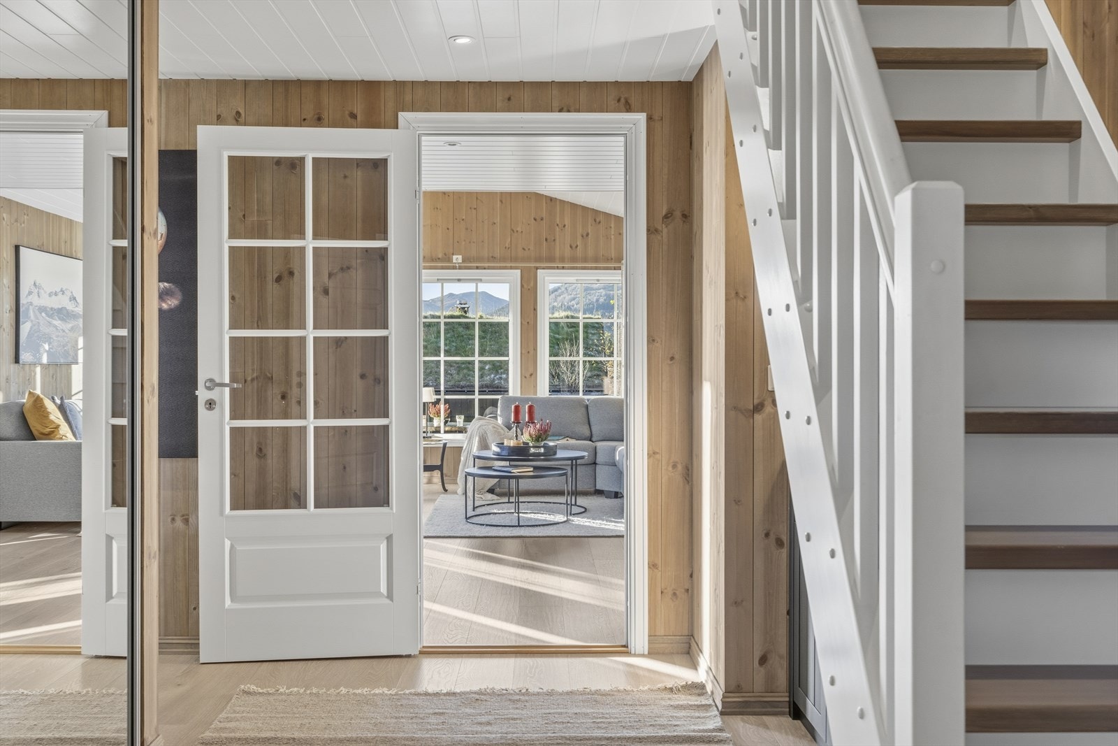 Gang mot stue og trapp til 2.etg. Galleribilde