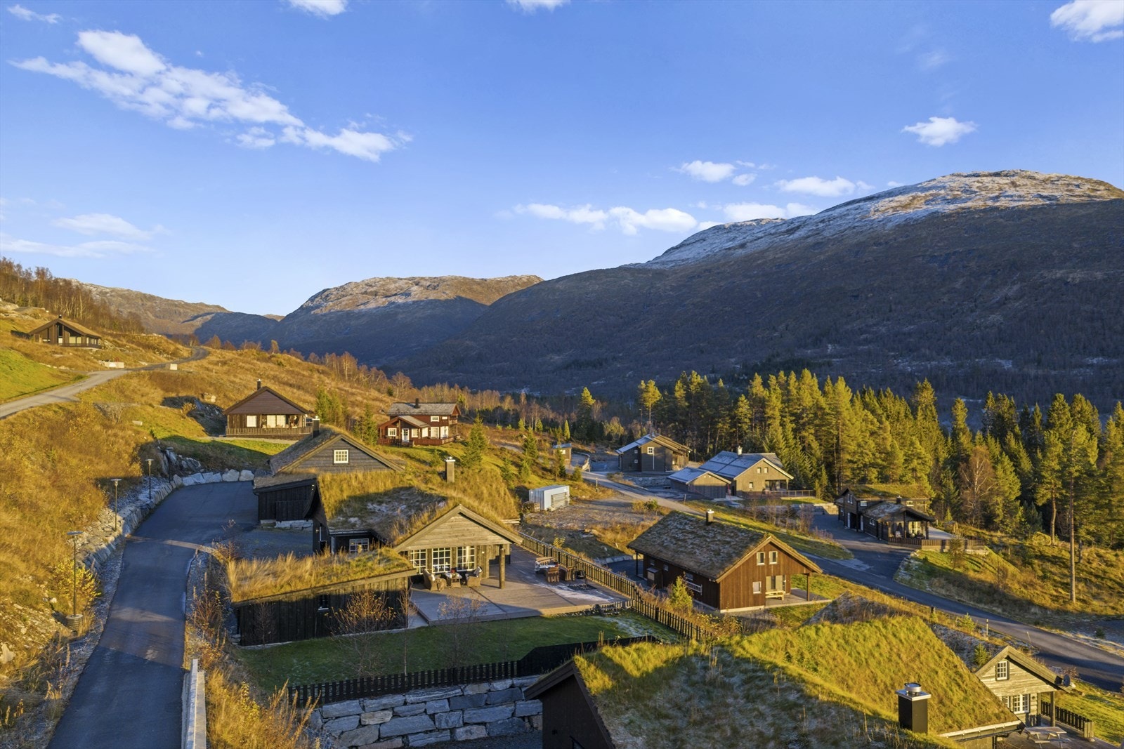 Hytta ligg som nest sist i blindveg Galleribilde