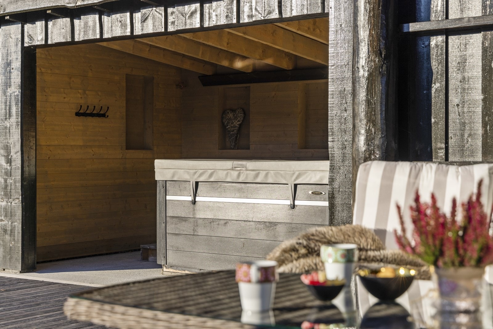 Overbygd og skjerma areal med boblebad Galleribilde