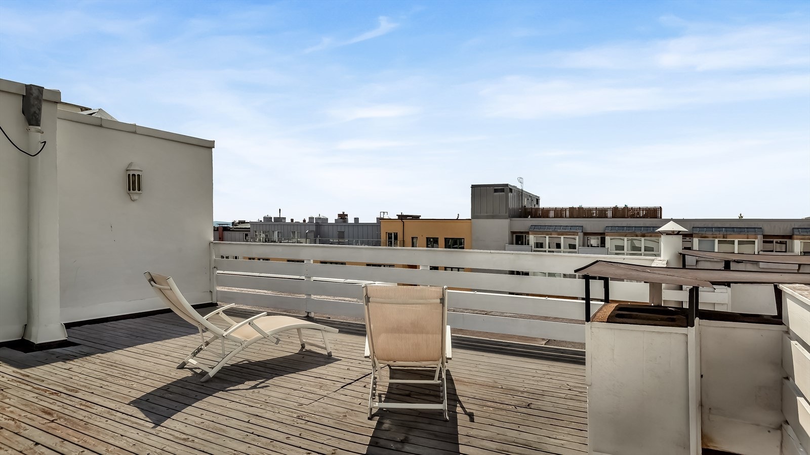 Stor, felles takterrasse med solrike forhold gjennom hele dagen - et perfekt sted for avslapning og sosialt samvær. Galleribilde