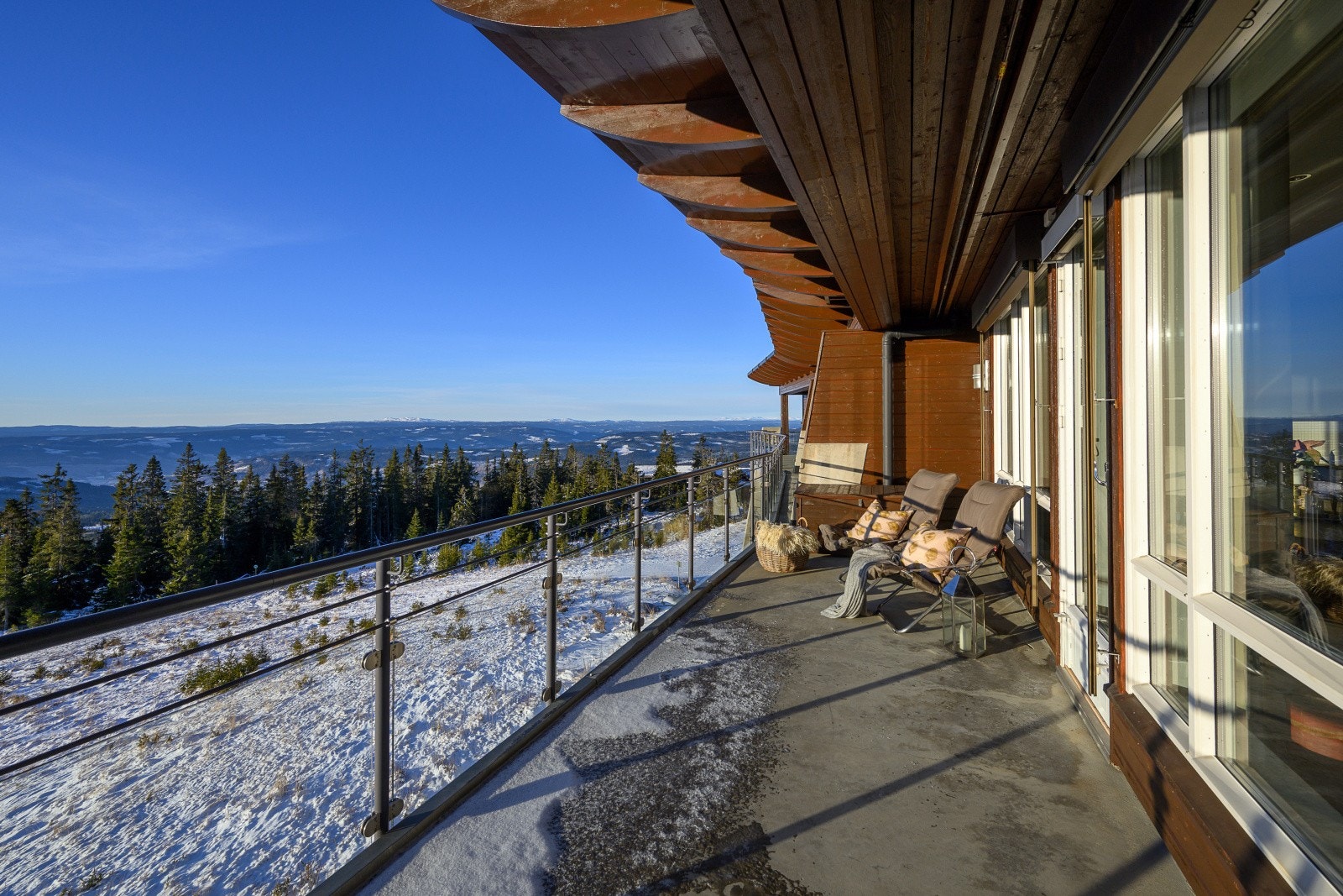 Terrassen er på 19 kvm og er sør-/vestvendt med supre solforhold! Galleribilde