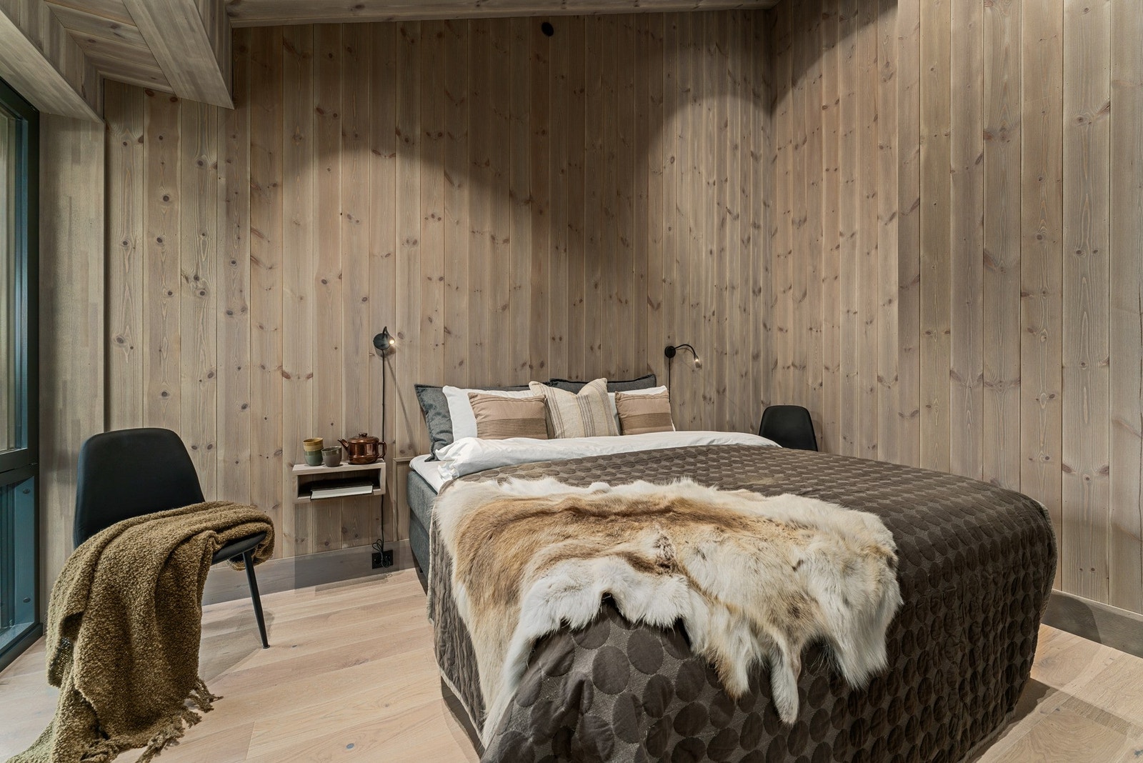 Hovedsoverommet har god størrelse og plass til dobbeltseng. Galleribilde