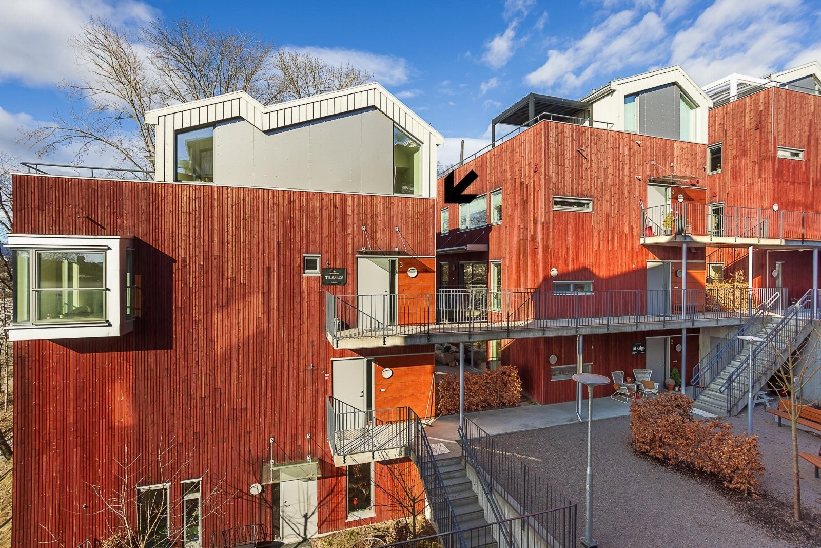 Leiligheten er over to plan med vestvendt terrasse for optimale solforhold. Galleribilde