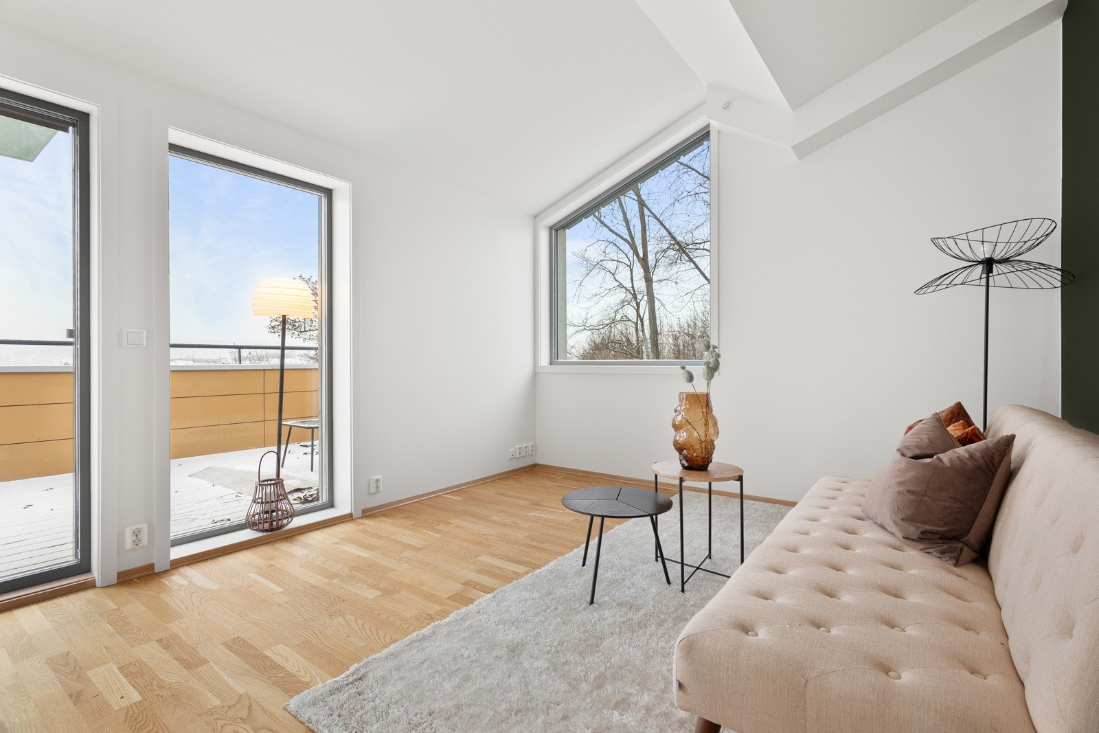 Meget stilfull stue i 2.etg. med ekstra god takhøyde. Galleribilde