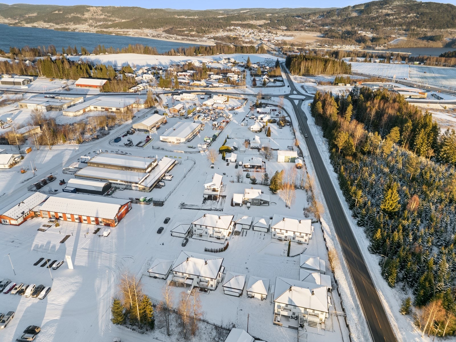 Kort vei til E6 og Mjøsa! Galleribilde