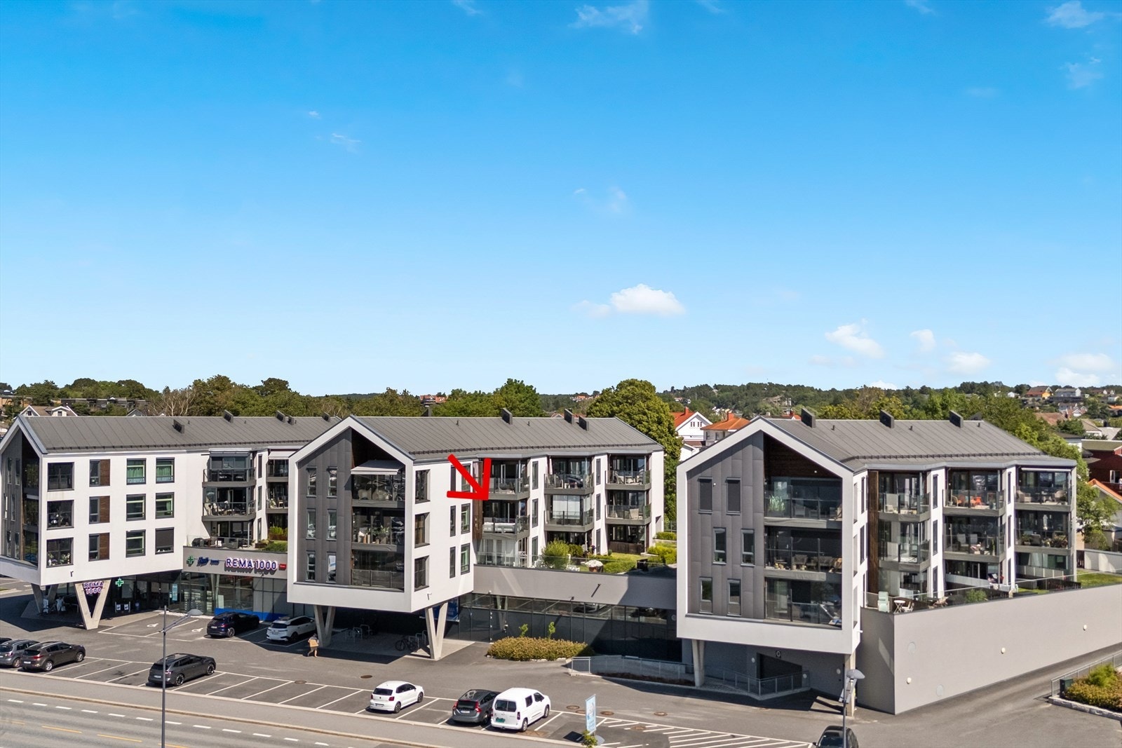 I Mosseveien 16 finner du både REMA1000, Apotek og Veterinær Galleribilde