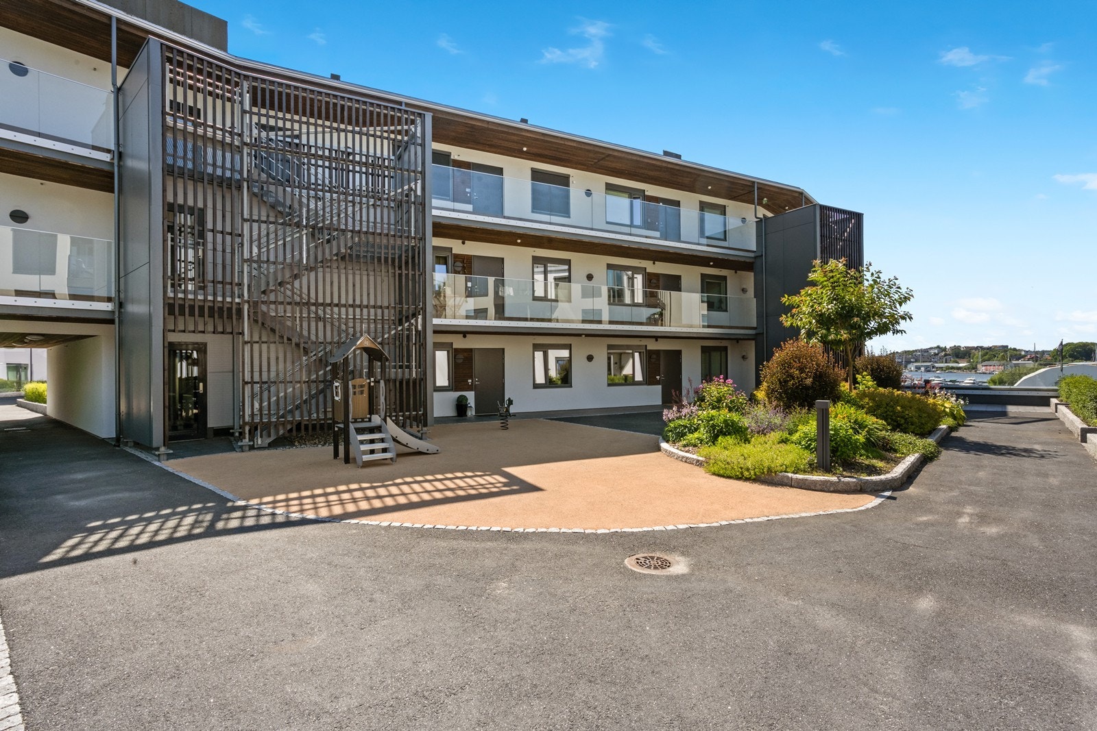 Leilighetene har adkomst både fra heis og trapp via svalganger Galleribilde