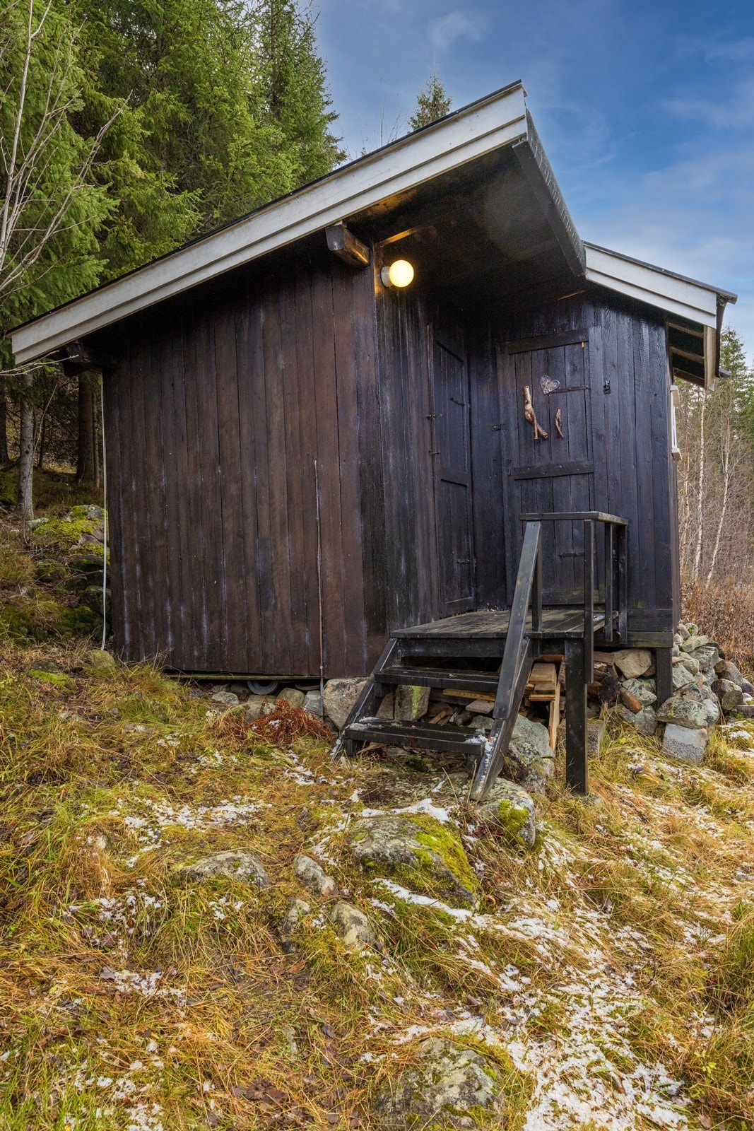 Uthus med lagring og utedo Galleribilde