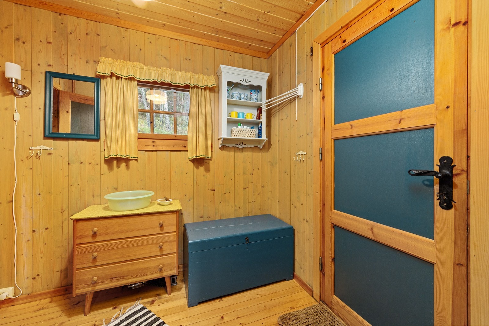 Gang med plass til oppbevaring. Galleribilde