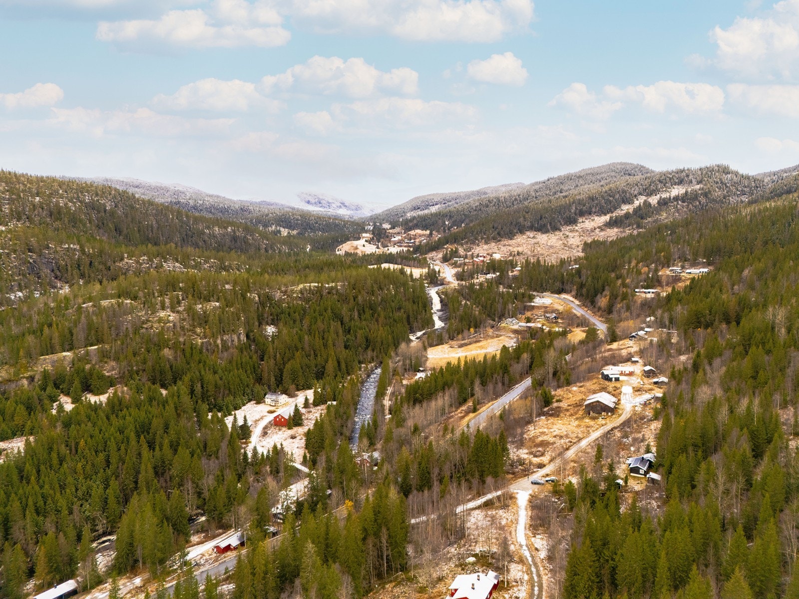 Fritidsbolig beliggende i Nordbygda mellom Eggedal og Haglebu. Galleribilde