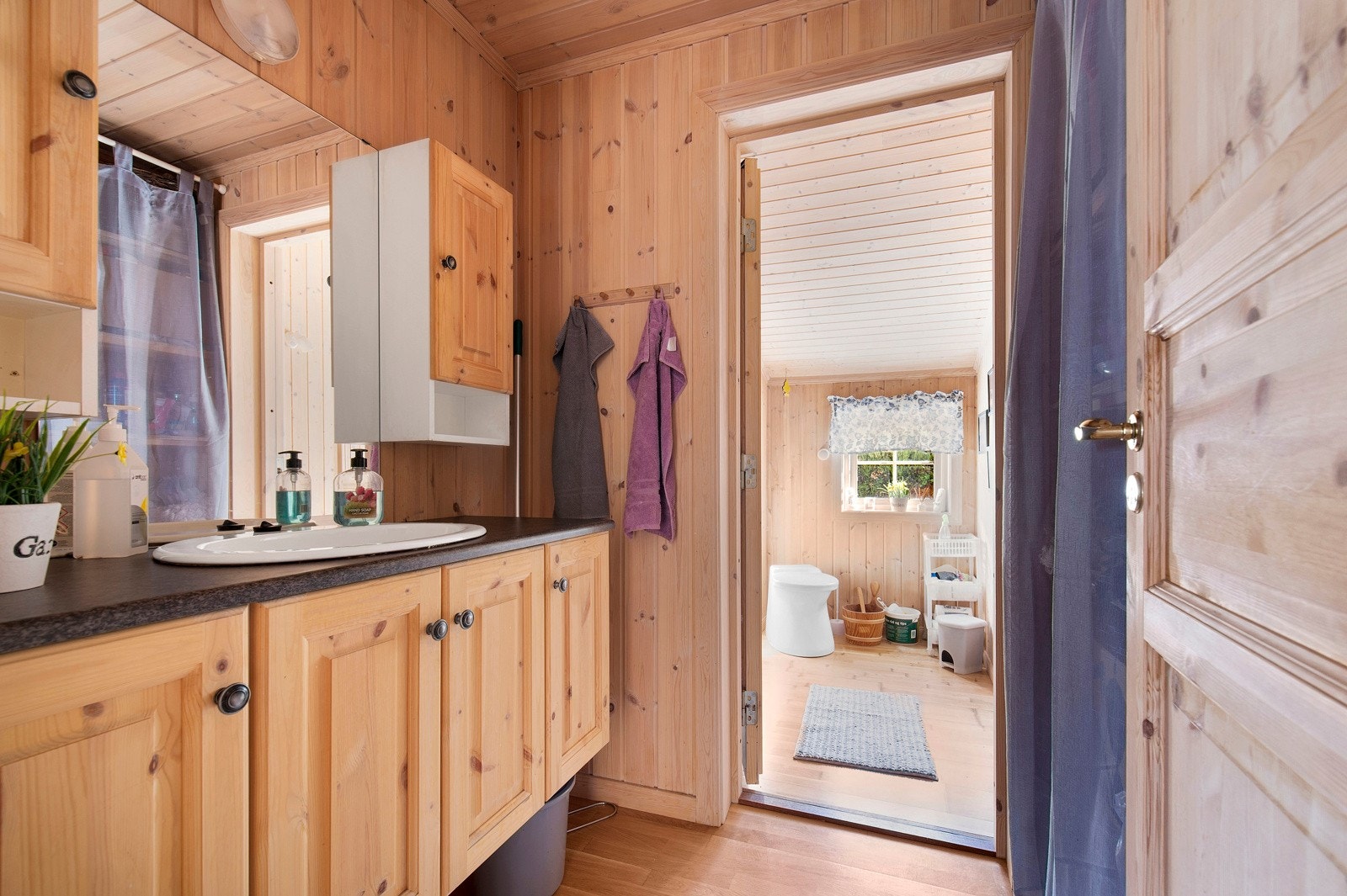 bad med vask. Galleribilde