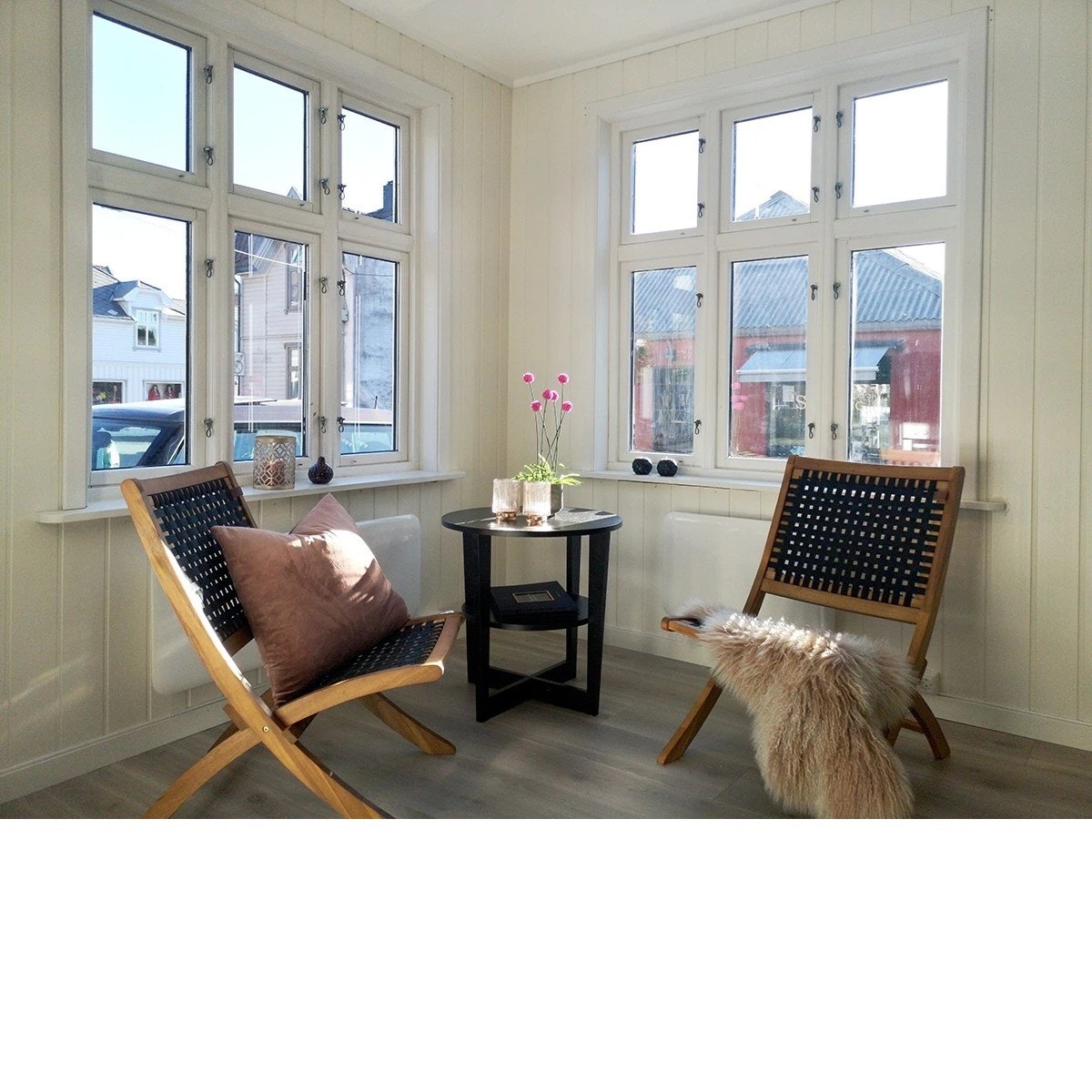 Stue 1. etg- hyggelig lyst hjørne som også kan være en lesekrok- privat bilde Galleribilde