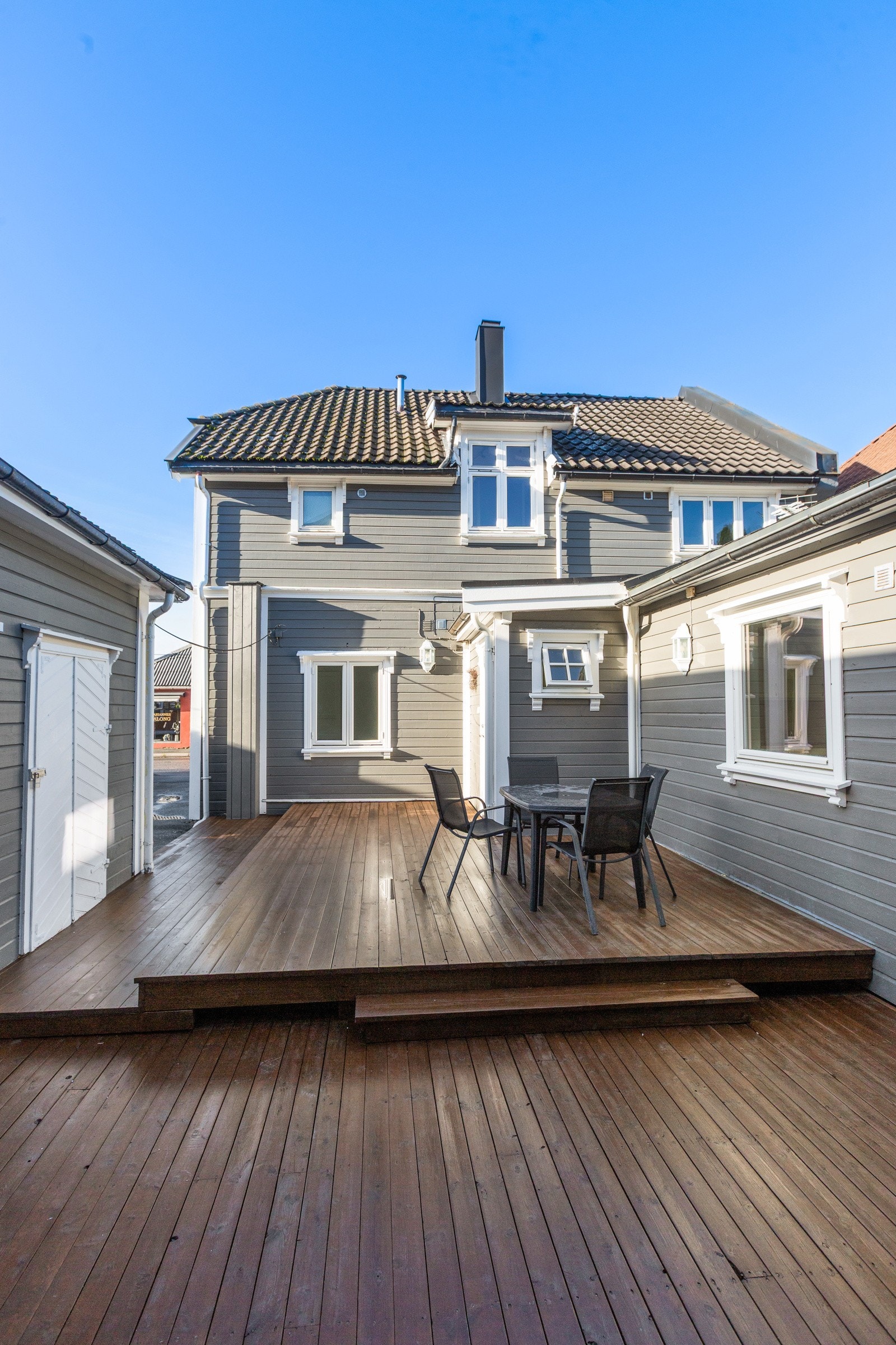 Platting mellom uthus og bolig Galleribilde