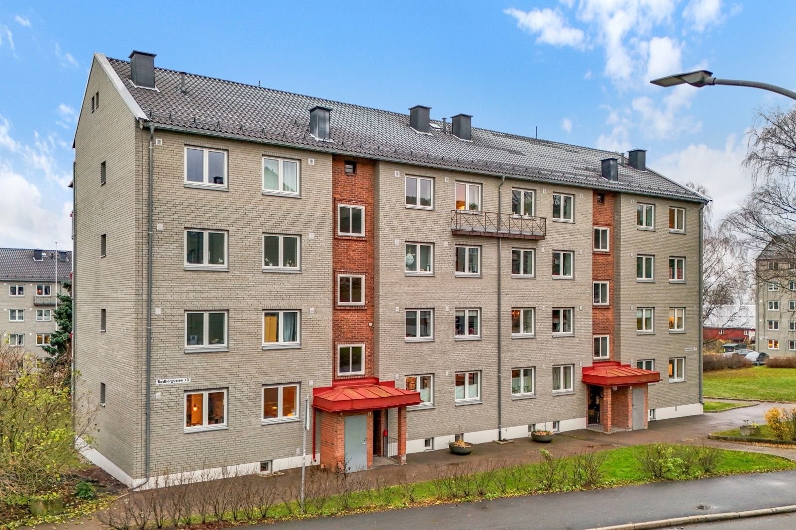 Fasade med inngangsparti. Galleribilde