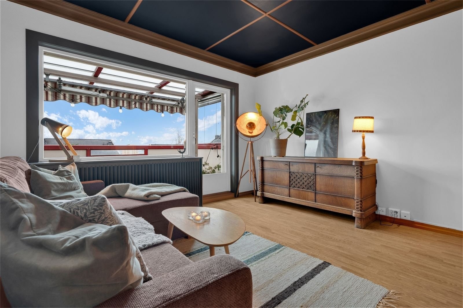 Velkommen til Rødbergveien 13b, en flott 3-roms toppleilighet med svært god intern beliggenhet! Galleribilde