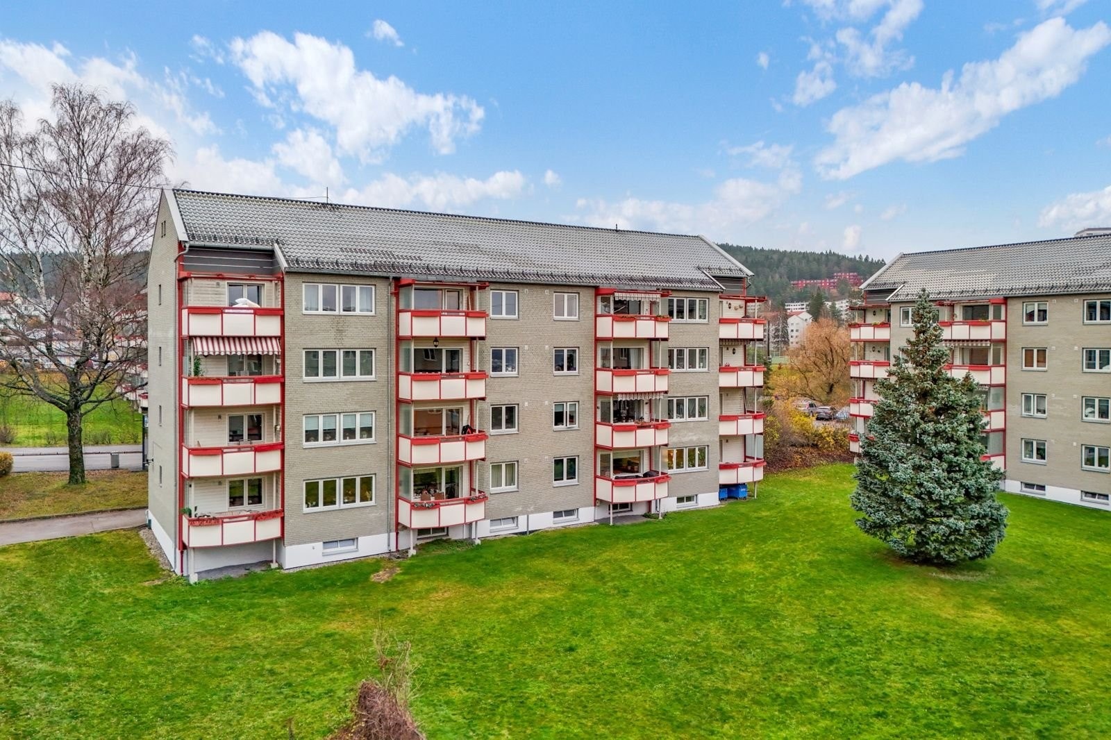 Fasade mot borettslagets grøntområder. Galleribilde