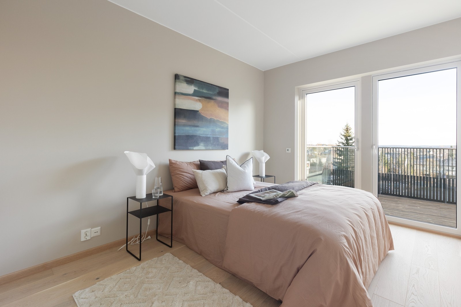 Hovedsoverommet er romslig og har egen utgang til balkong. Galleribilde