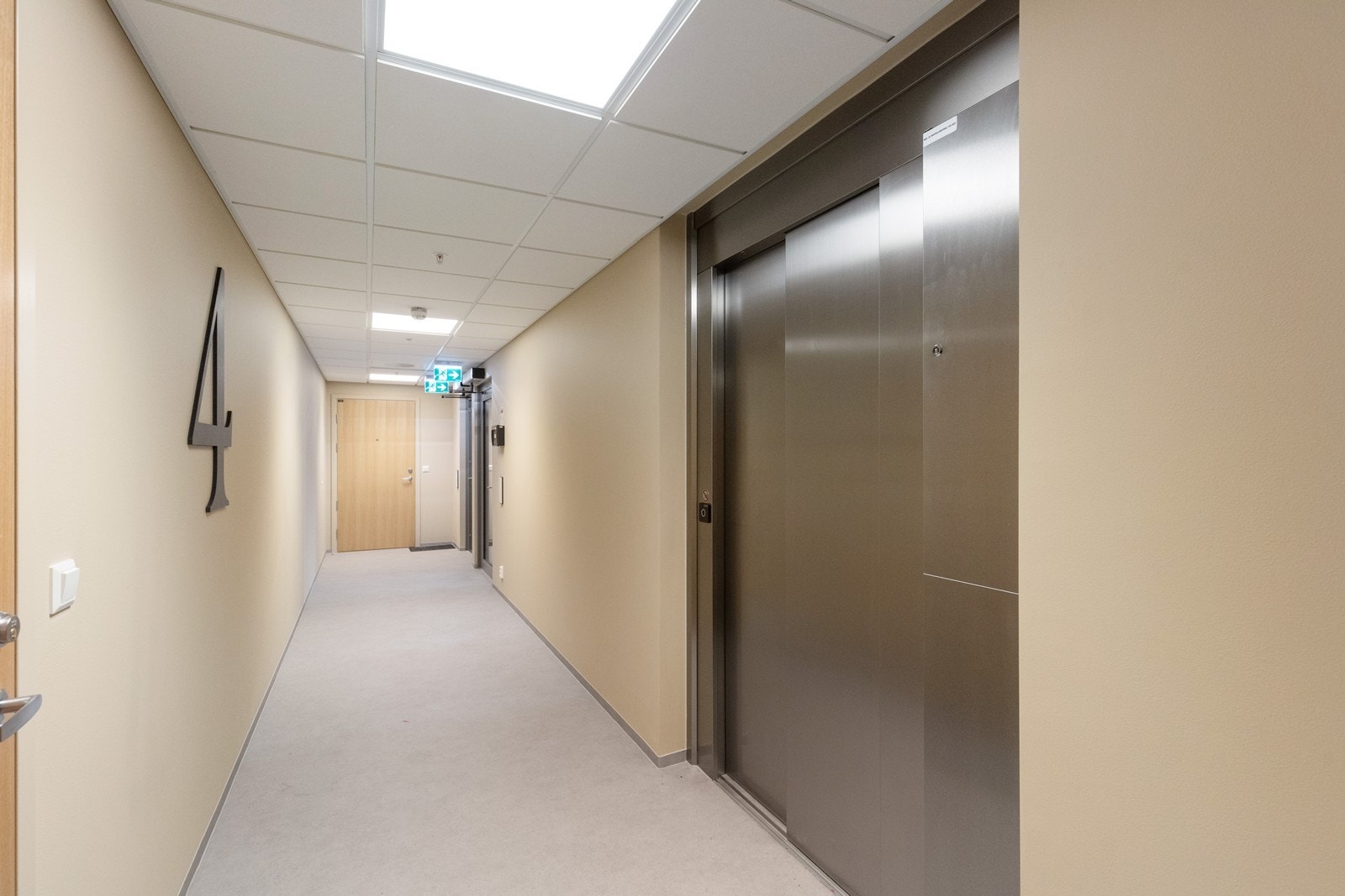 Felles gang med heis direkte opp til leilighetens etasje. Galleribilde