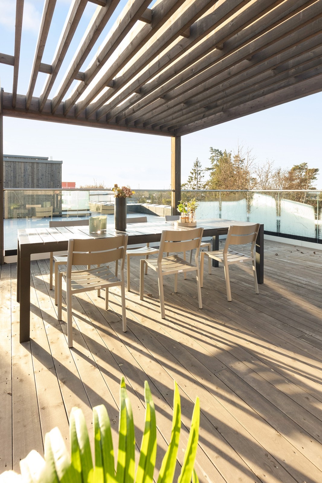 Her er det rikelig med plass for langbord og sosiale sammenkomster. Galleribilde