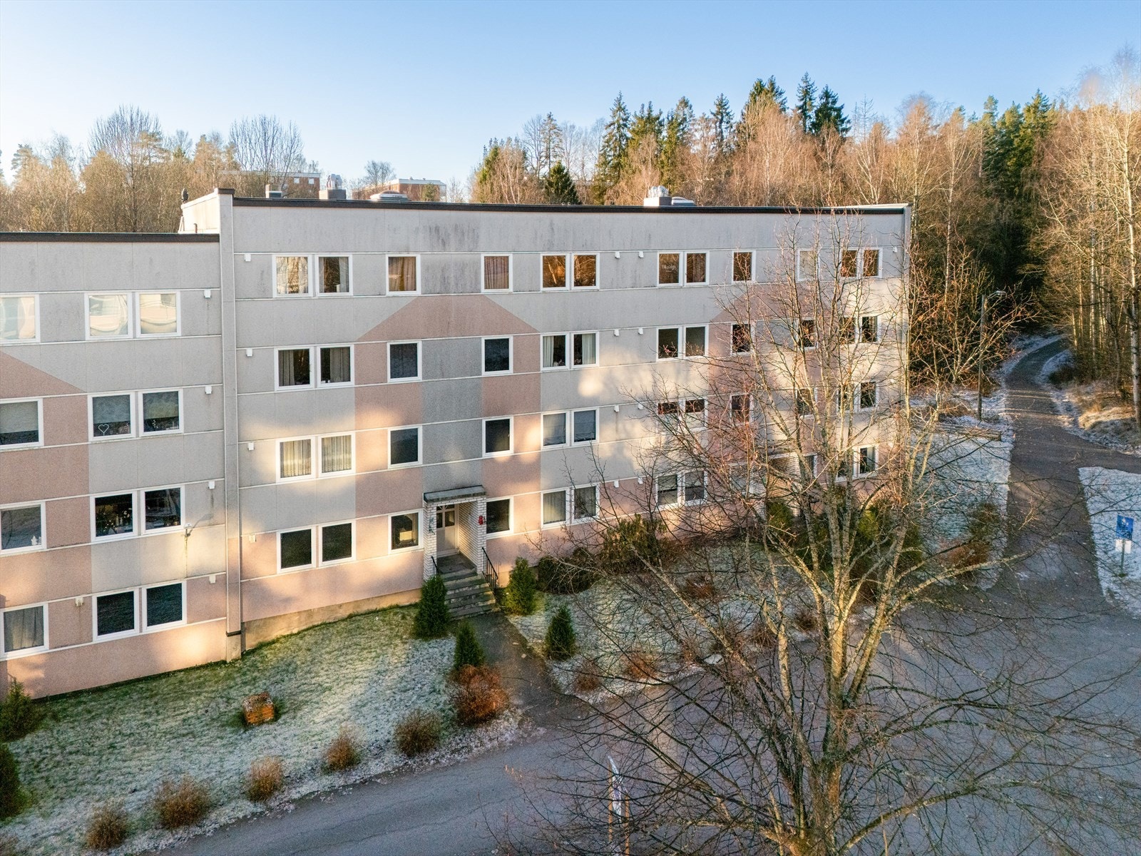 Nedre Maihaugen ligger sentralt og barnevennlig til i et veletablert boligområde på Gulset, med kort gangavstand til barnehager, barneskole og ungdomsskole. Galleribilde