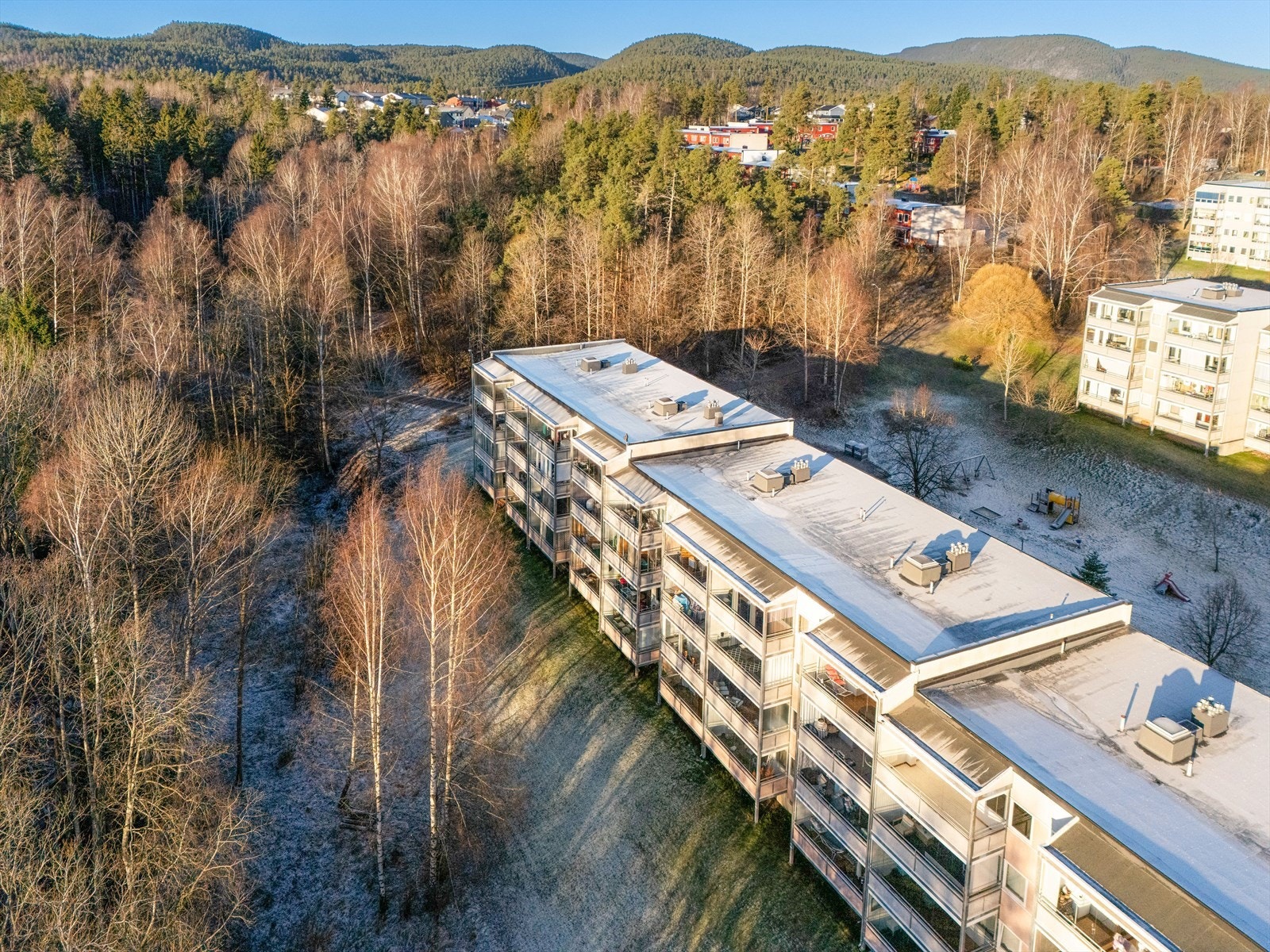 Kort gange også til Gulsetsenteret, med dagligvarebutikker, frisør og apotek m.m. Galleribilde