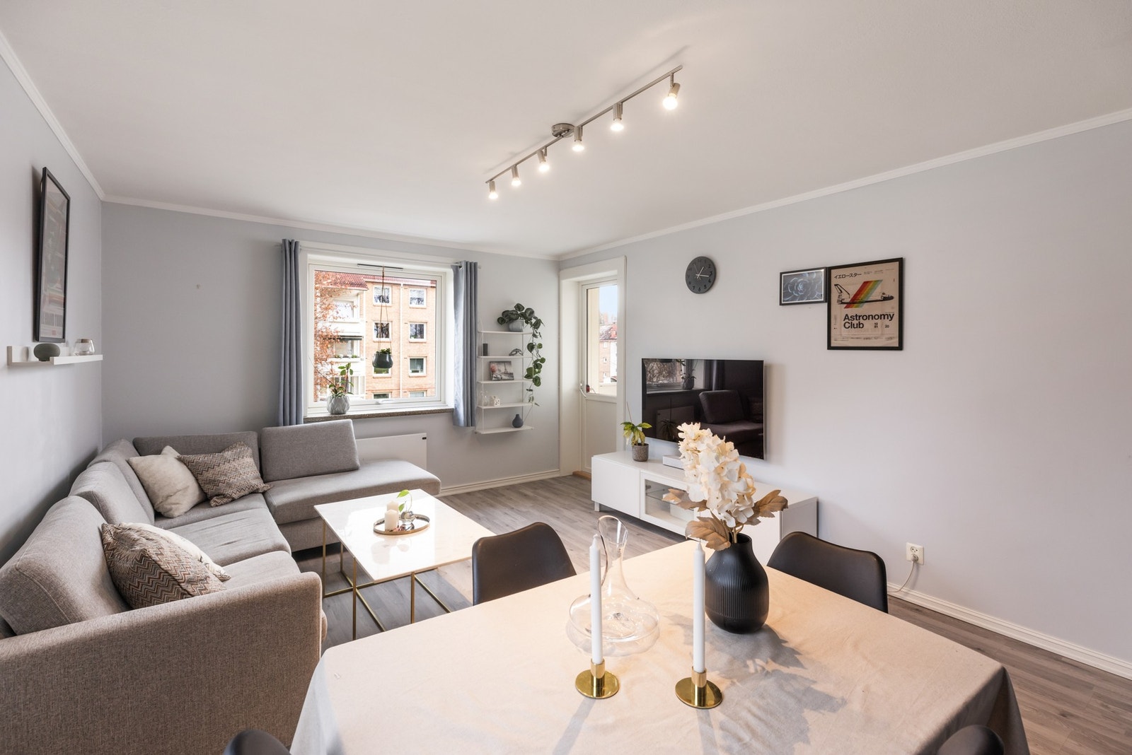 God plass til sittegruppe og spisebord Galleribilde