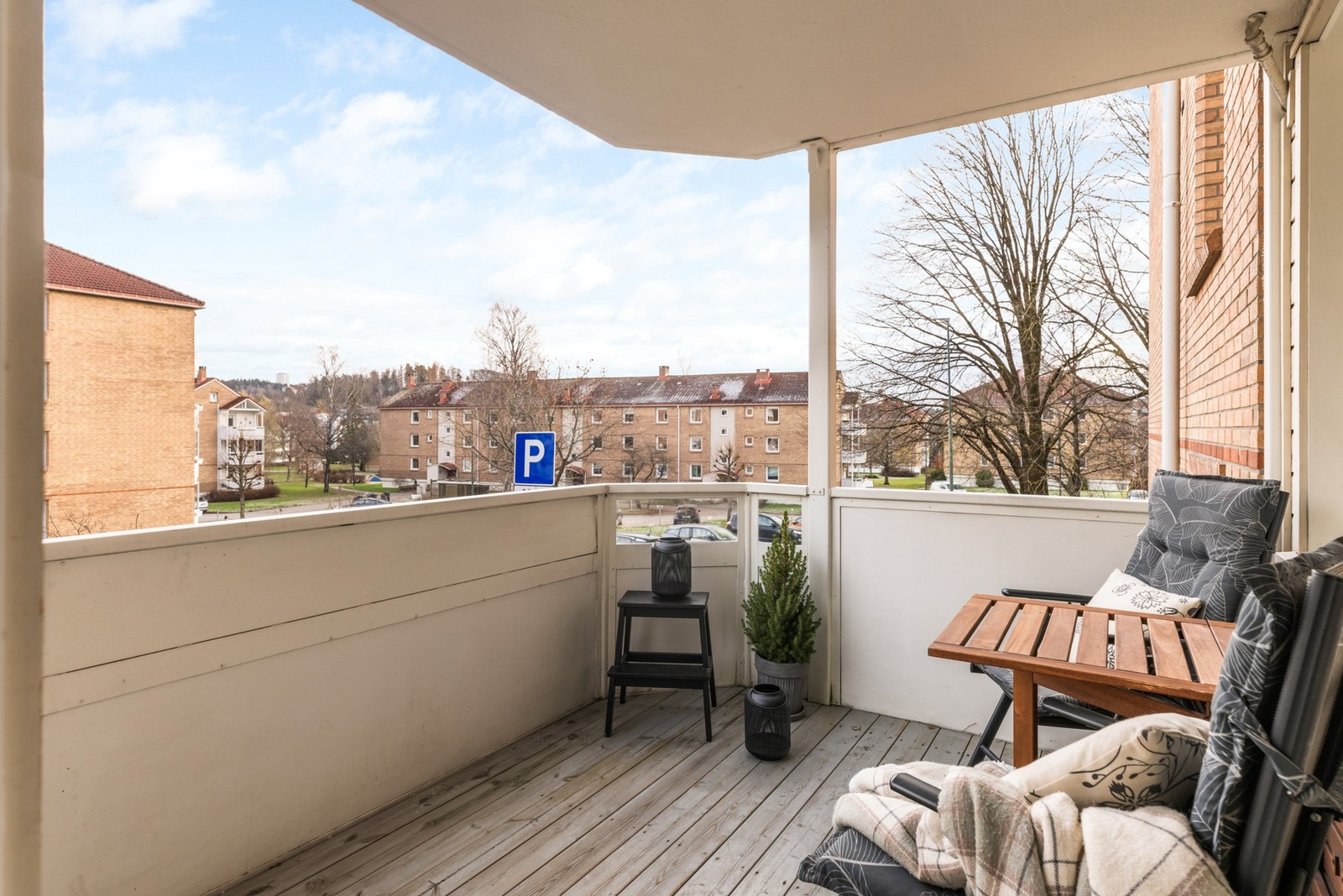 Her får du hele 7 kvm balkong med utgang fra stuen Galleribilde