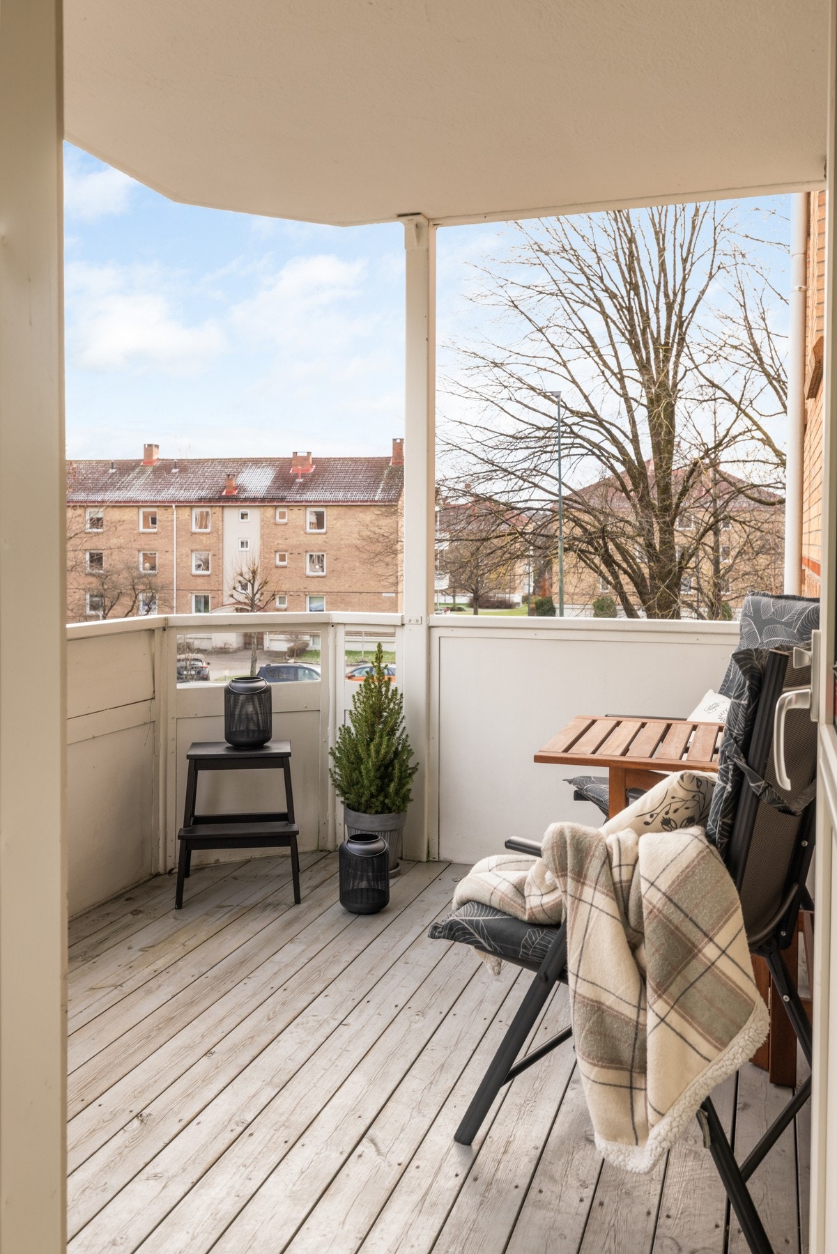 Balkong med opphevet tregulv Galleribilde