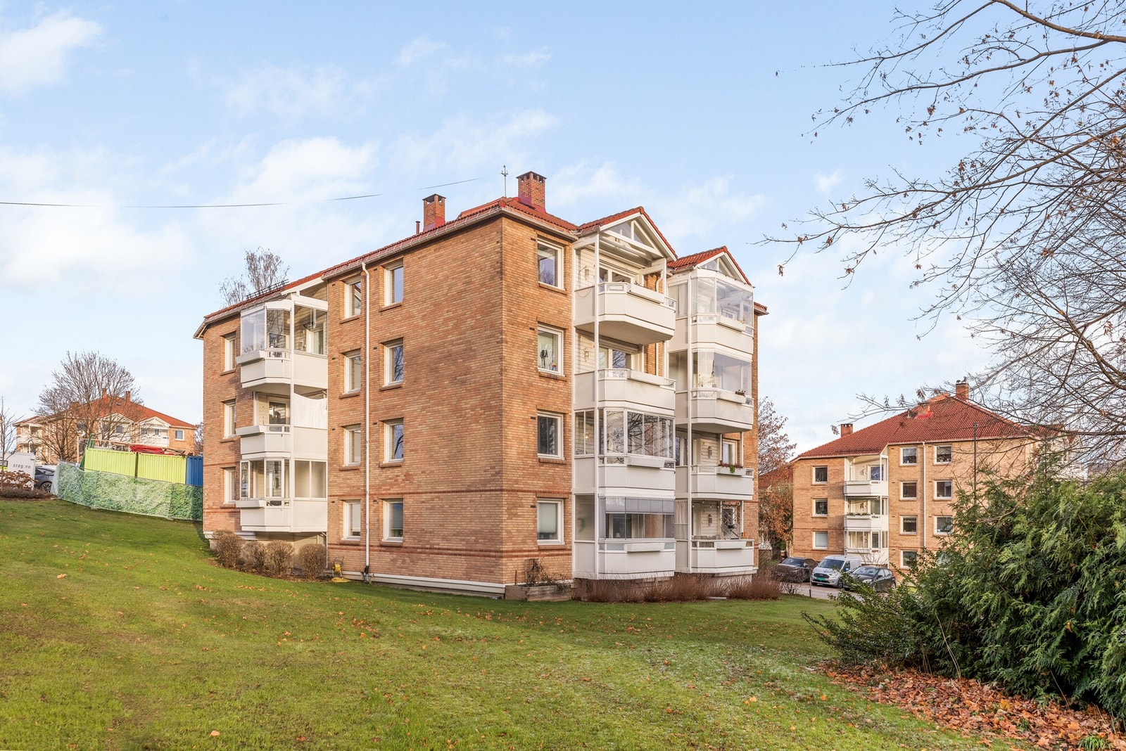 Bygget er over 4 etg med loft og kjeller Galleribilde