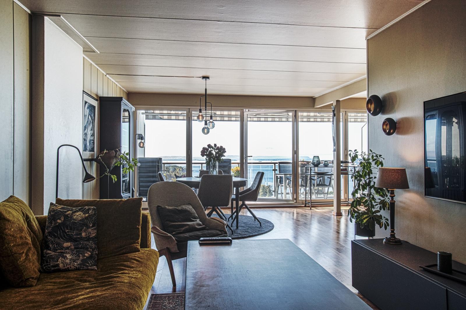 Stuen sett mot verandaen. Galleribilde