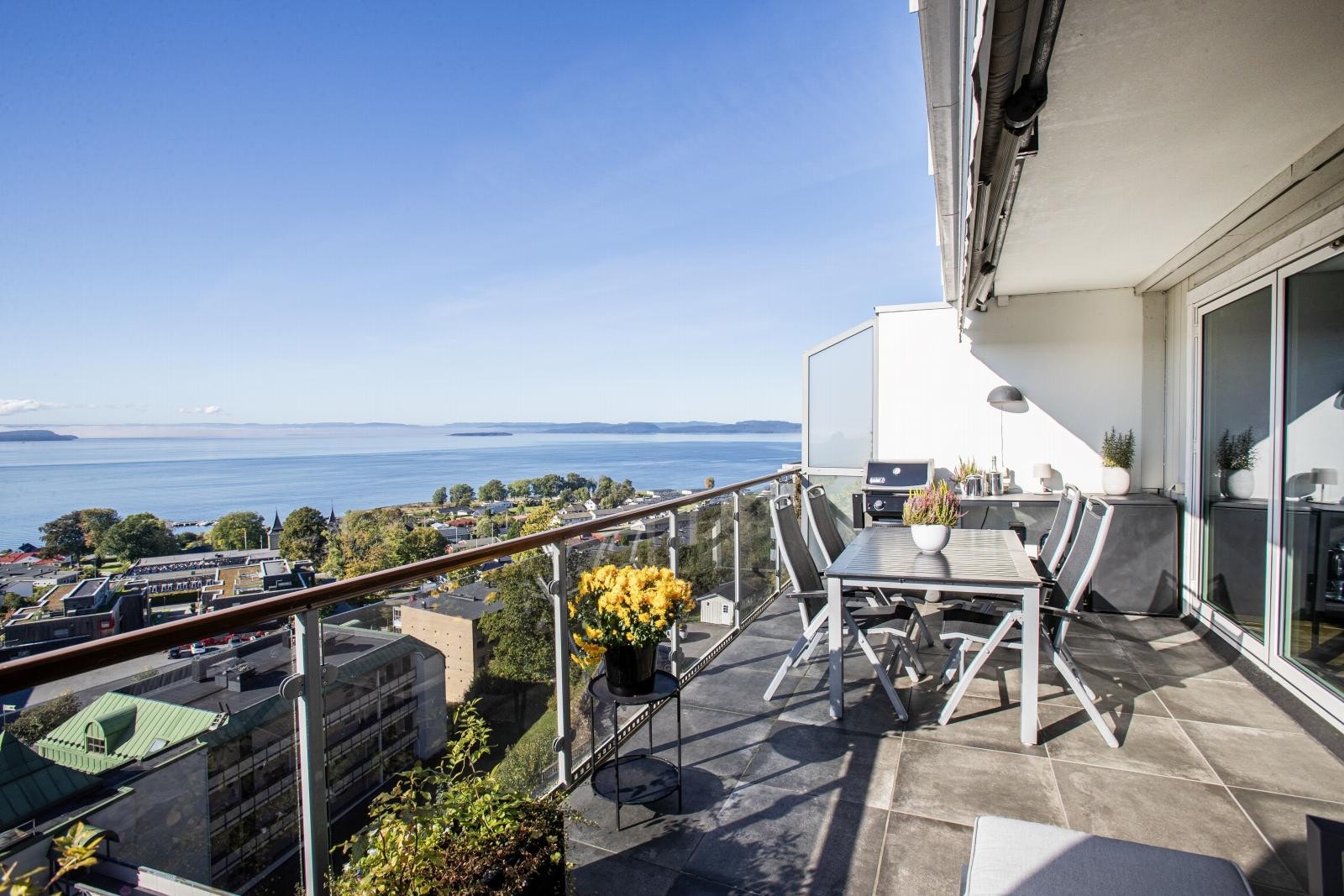 Kjempeutsikt fra verandaen. Galleribilde