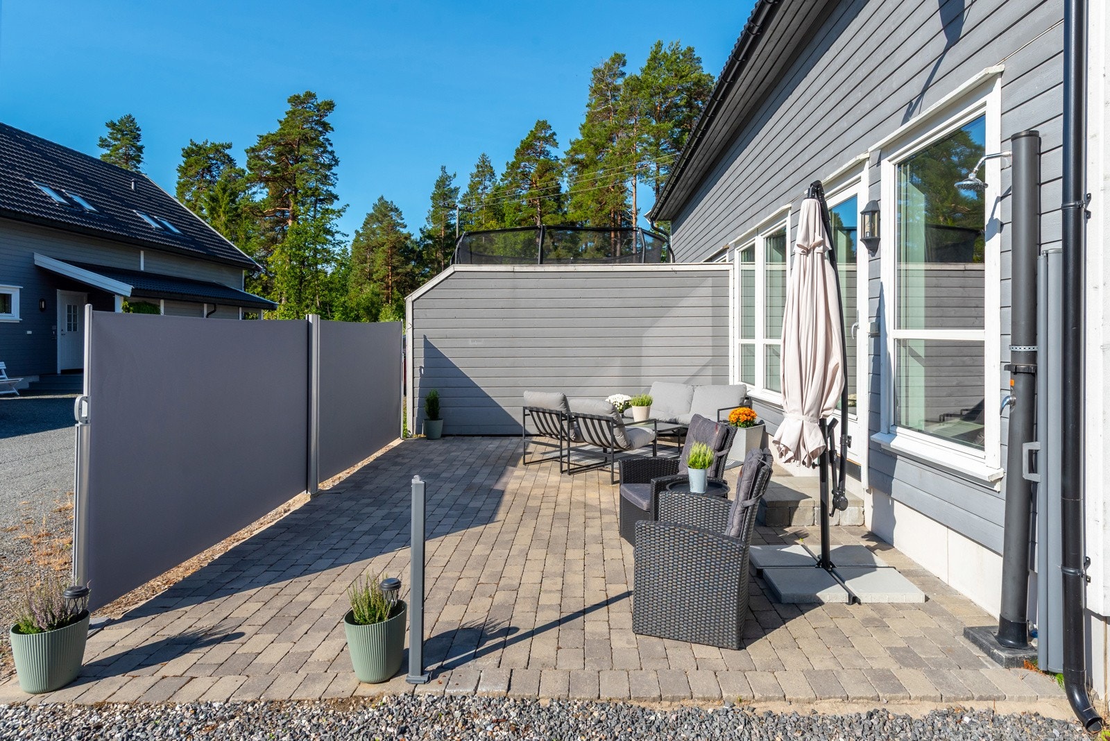 Her kan man trekke ut levegger og nyte livet og solskinnsdager helt usjenert. Galleribilde