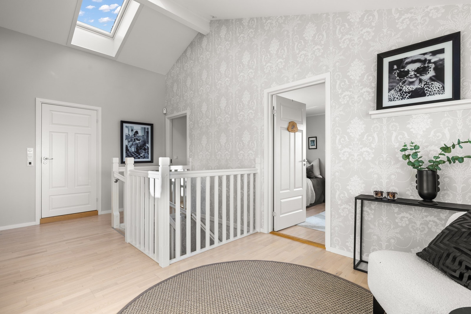 Rommet har takhøyde på opptil hele 3,5 meter Galleribilde