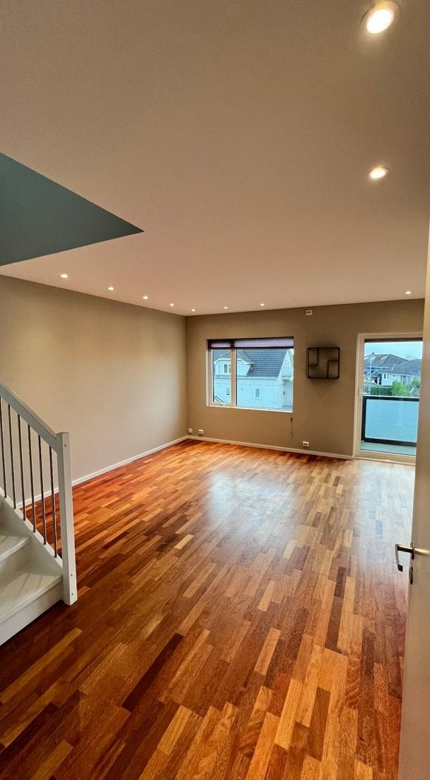 Stue og kjøkken i åpen løsning Galleribilde