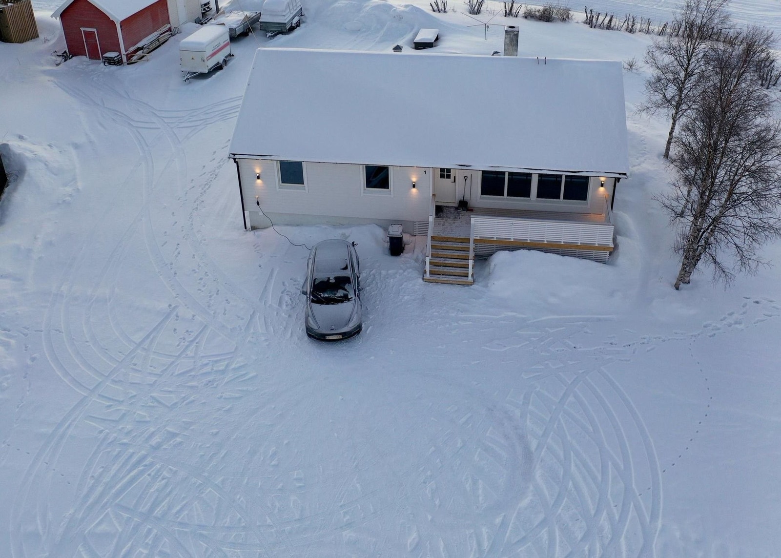 Forsiden av huset fra luften. Galleribilde