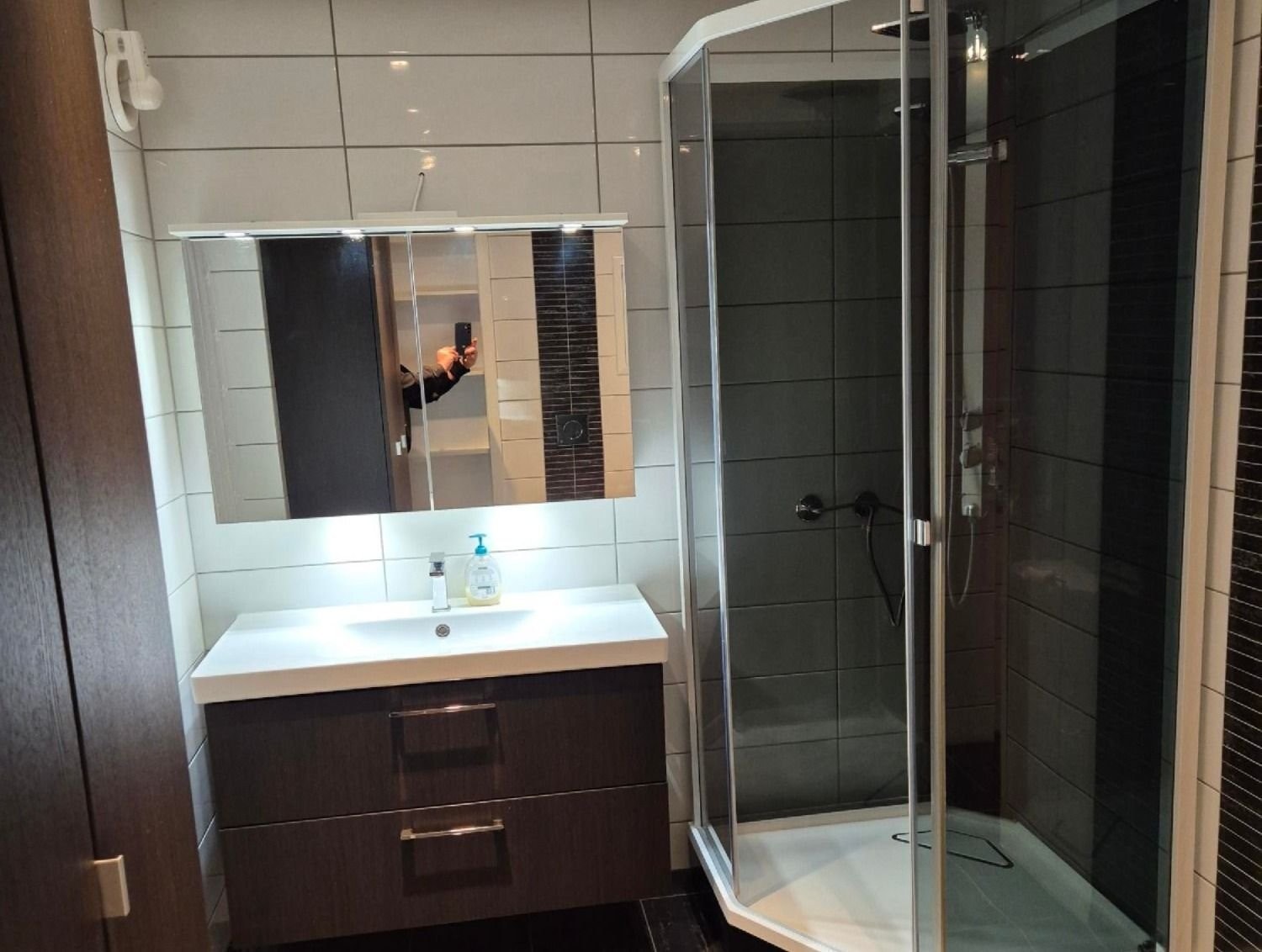 Bad med varme i gulv og led belysning. Galleribilde