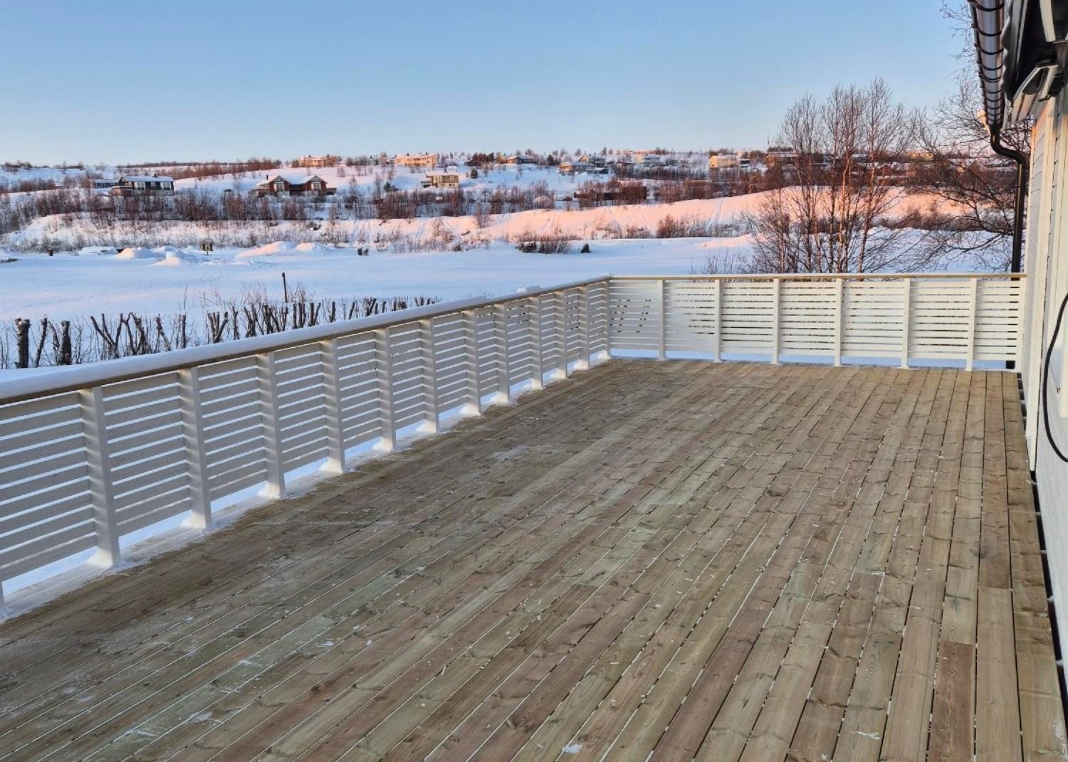 Deilig terrasse på nydelige sommerdager. Galleribilde