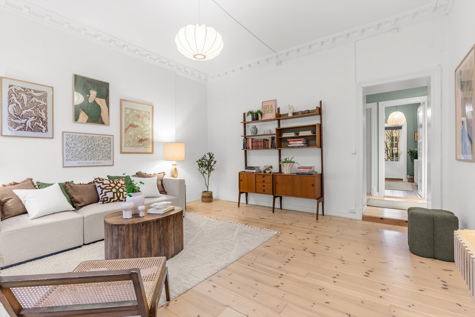 Sjarmerende tregulv som ble slipt og lakkert i 2020 Galleribilde