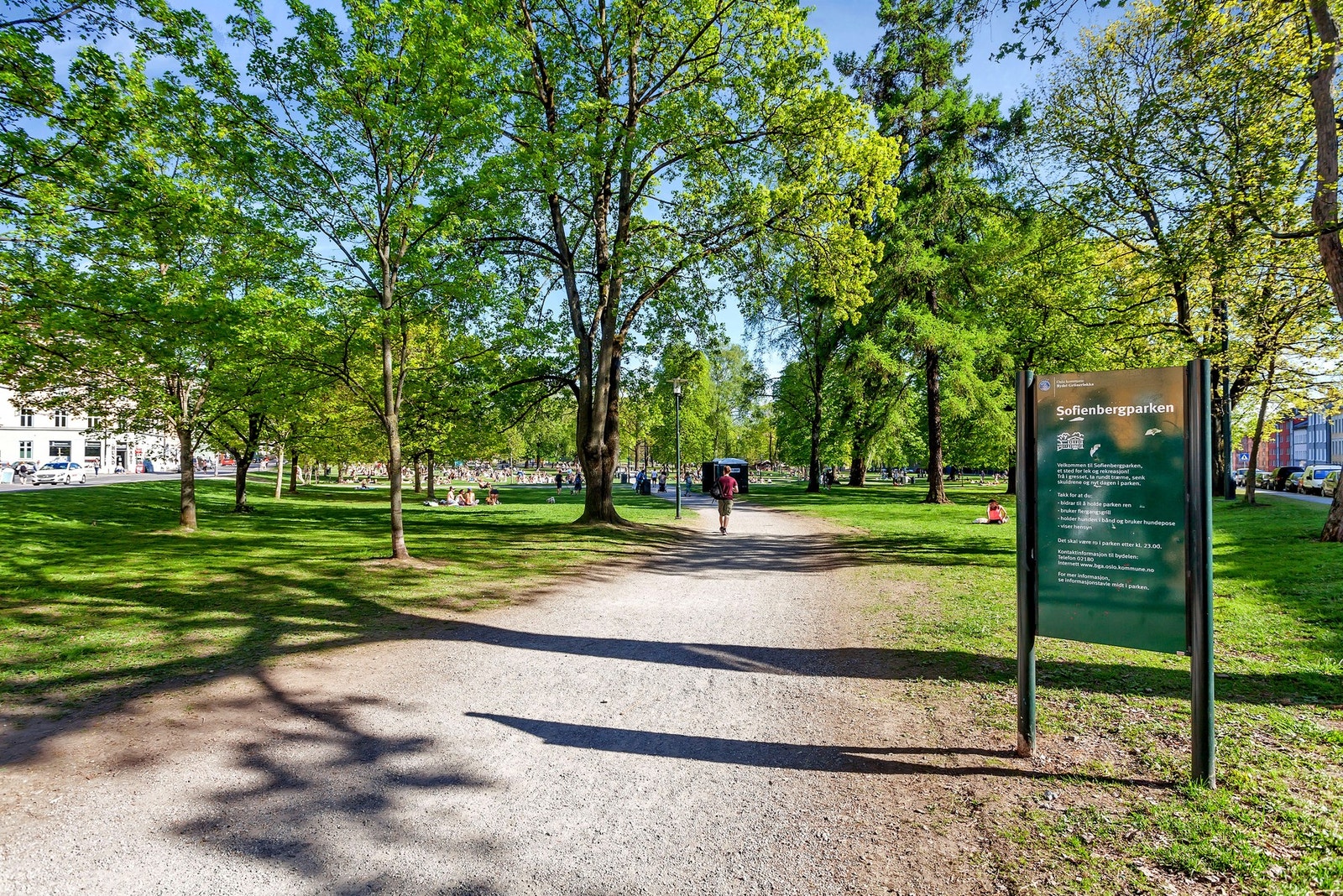 Leiligheten ligger også nært vakre parkanlegg som f.eks. Grünerhagen, Sofienbergparken og Birkelunden Galleribilde