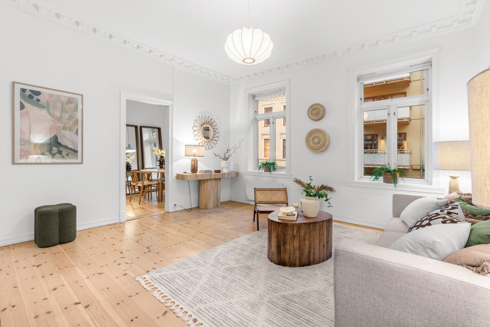 God vegg- og gulvplass gjør det perfekt å kunne sette sitt personlige preg på innredningen. Her er det mange møbleringsmuligheter Galleribilde