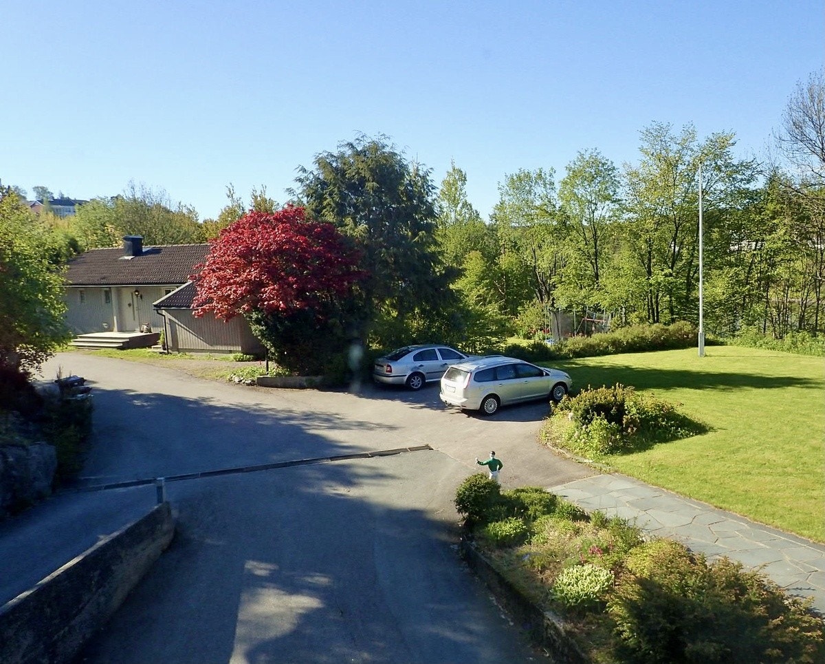 PARKERING PÅ TOMTA Galleribilde