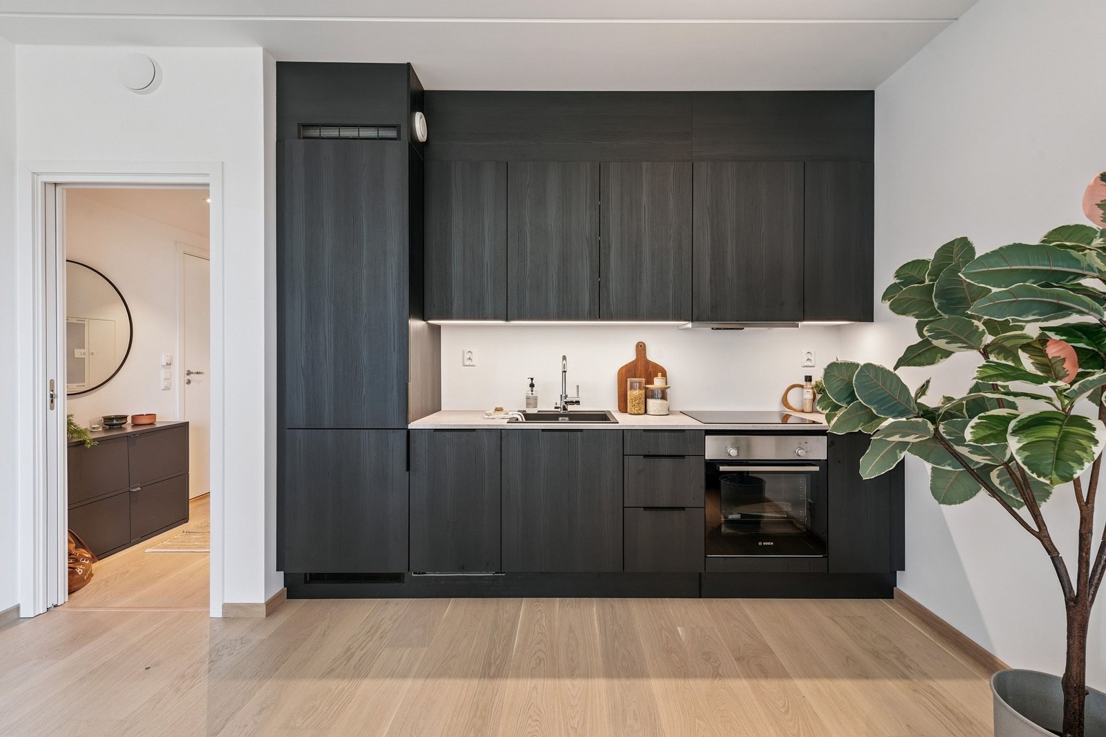 Kjøkken med hvitevarer Galleribilde