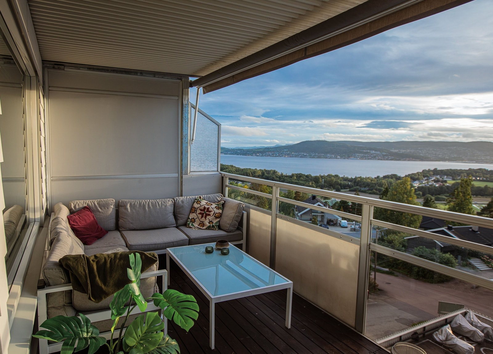 Nydelig utsikt og gode solforhold - perfekt sted å nyte ettermiddagssolen. Galleribilde