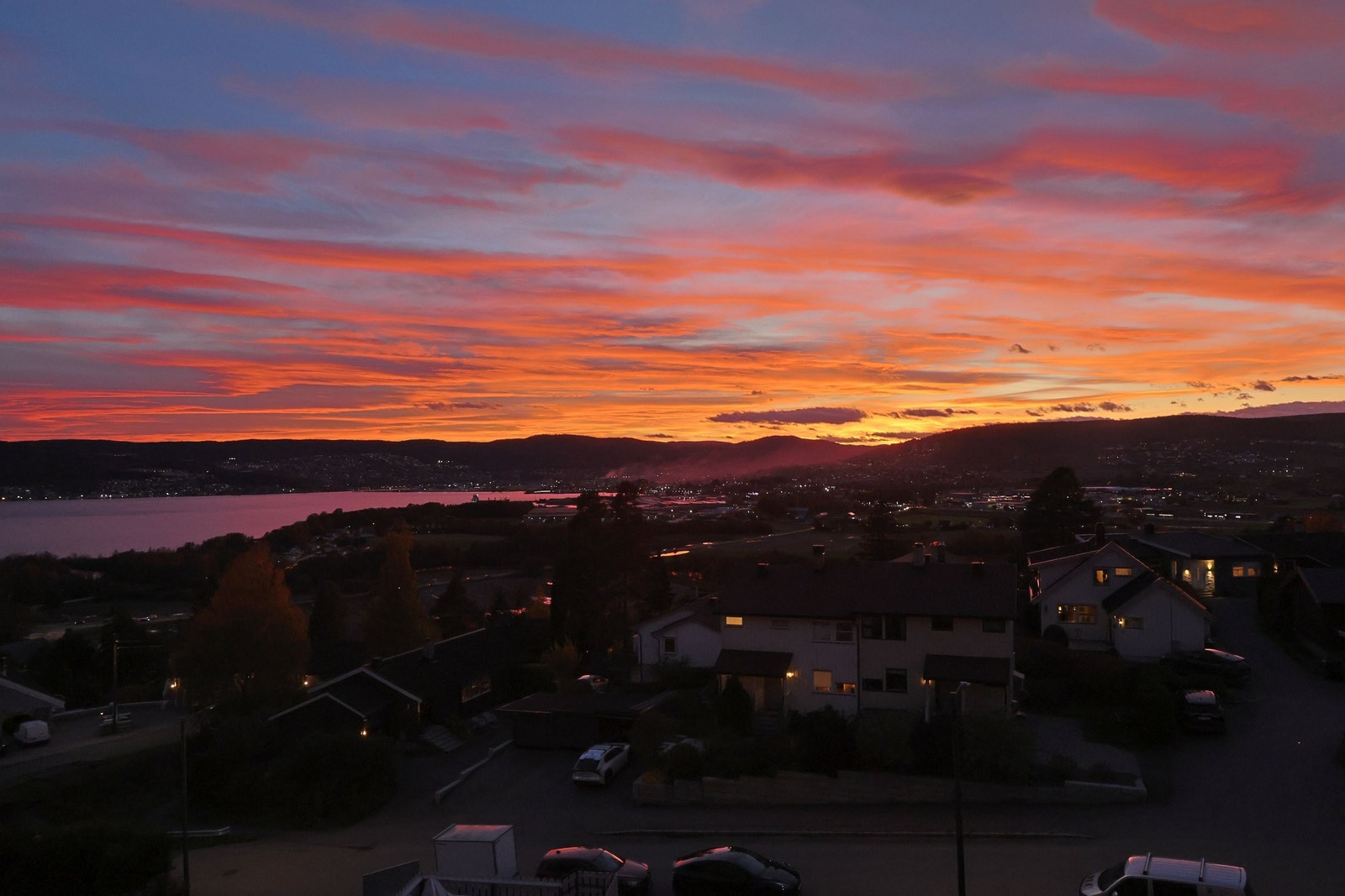 Kveldshimmel med nydelige farger over Lier og Drammensfjorden Galleribilde