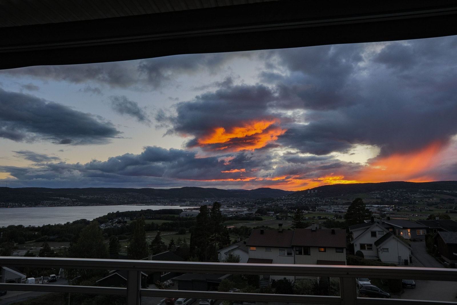 Nydelig utsikt med spektakulære solnedganger over Lier og drammensfjorden Galleribilde