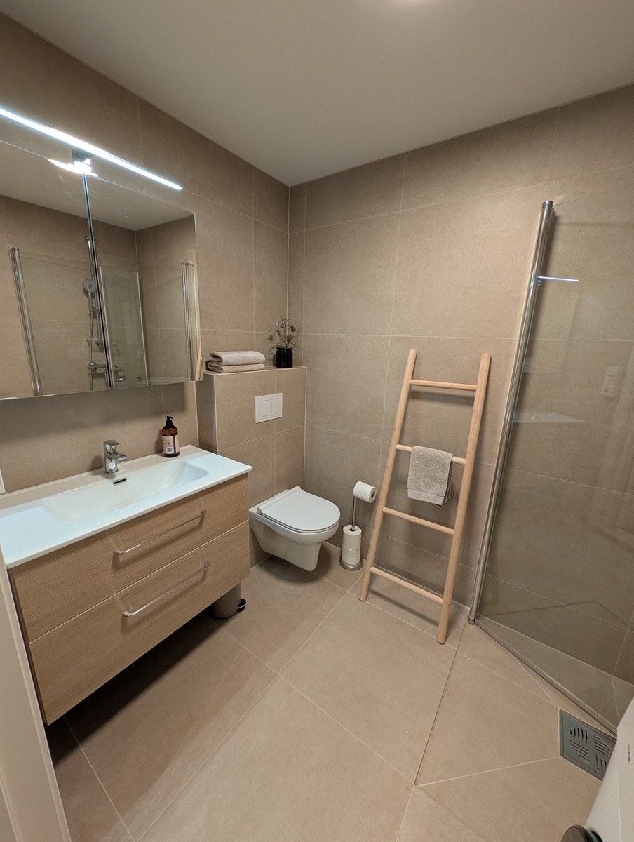 Nytt og delikat bad. Galleribilde