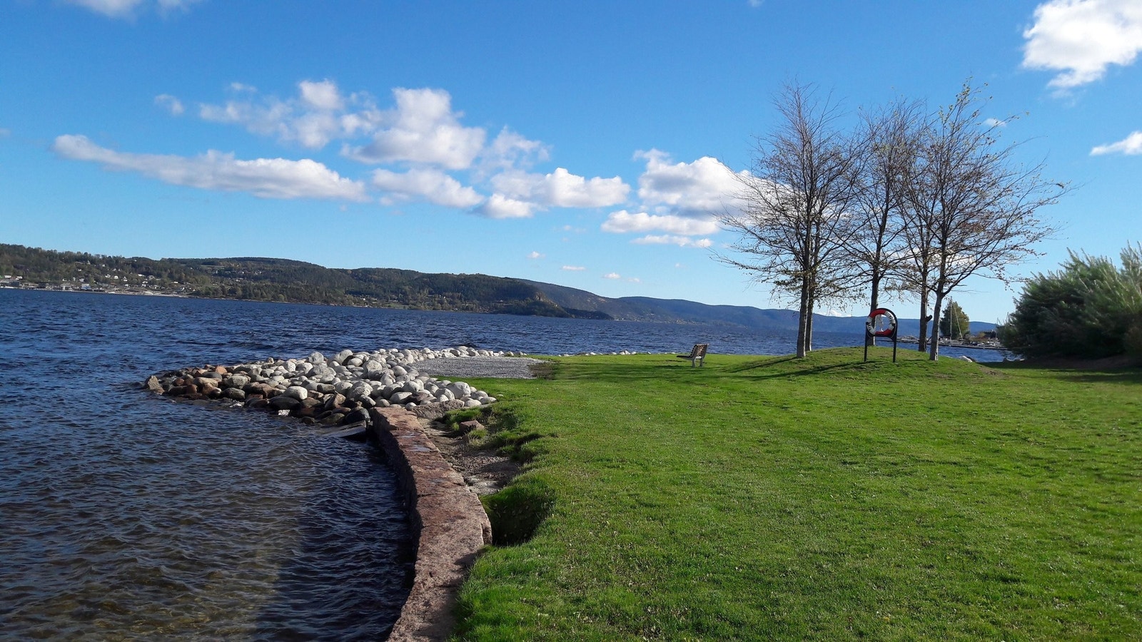 Badestrand med toalett på Sota noen hundre meter unna Galleribilde